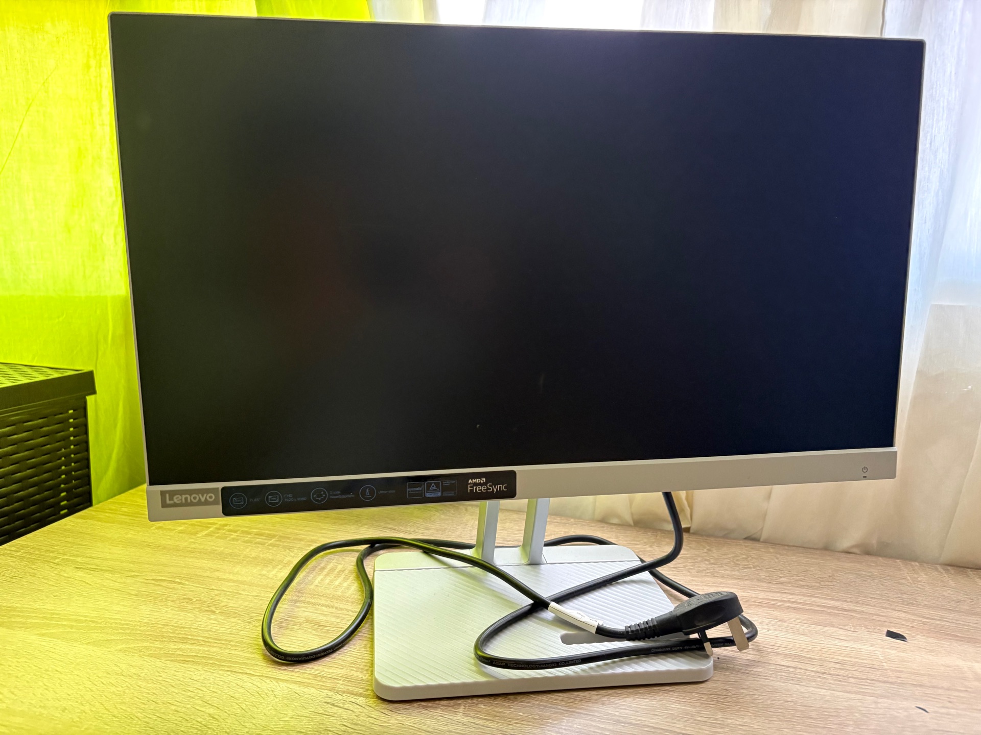 Lenovo monitor - Image 1