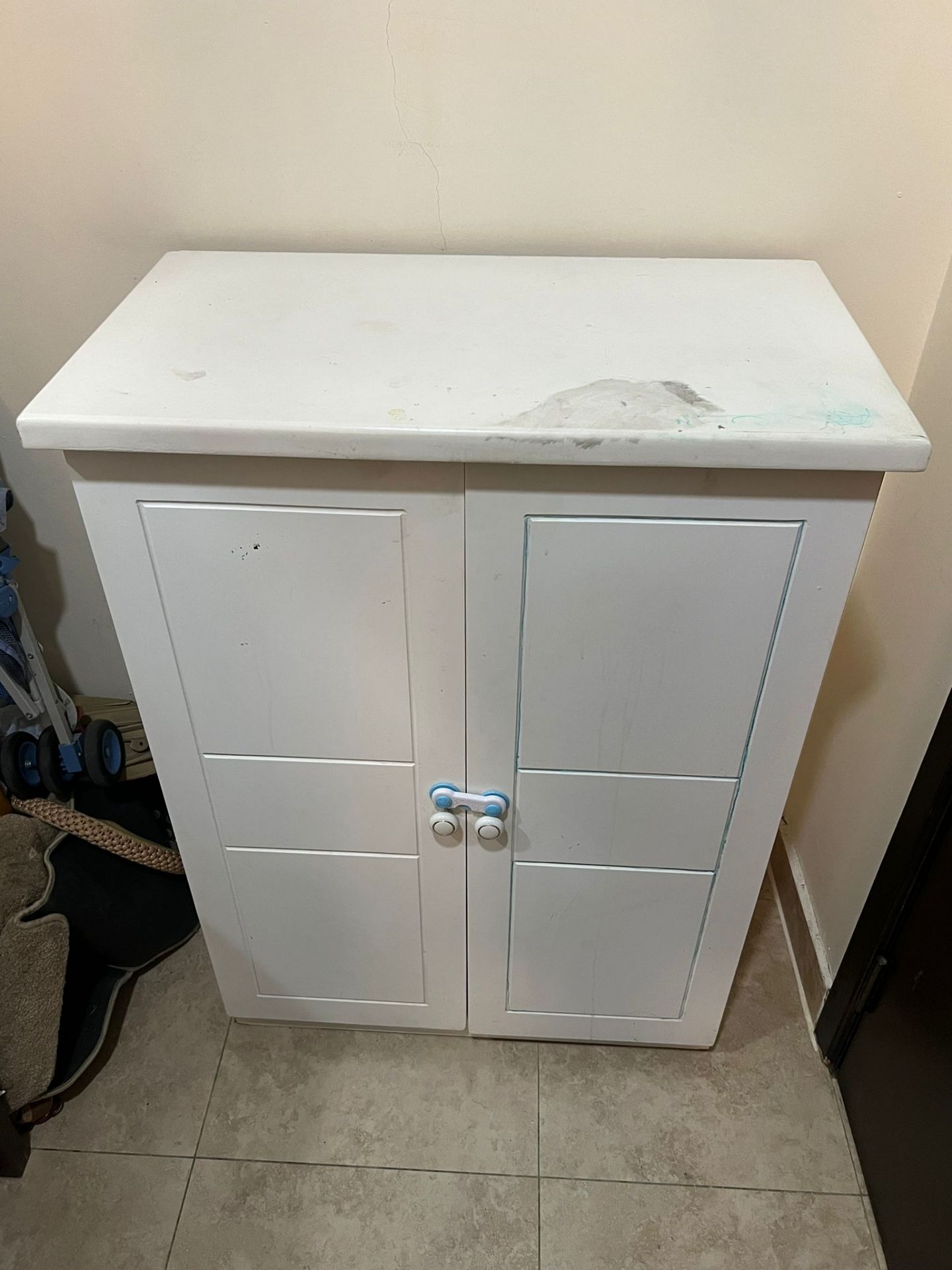 2 door stroge cupboard  - Image 3