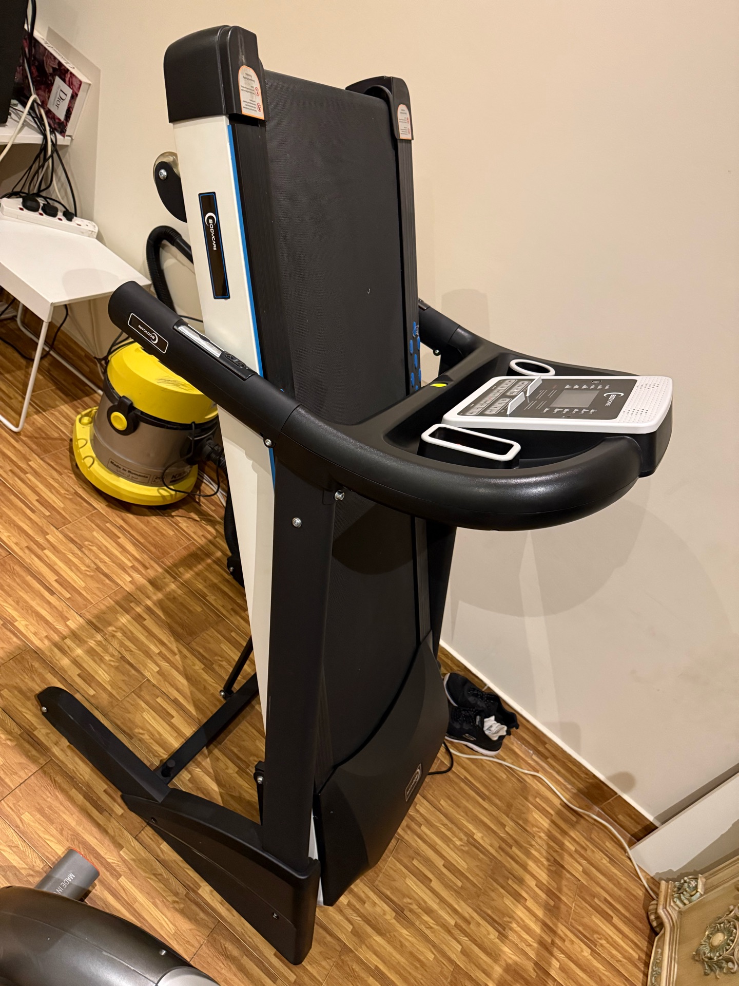 New treadmill and massage chair - Image 4