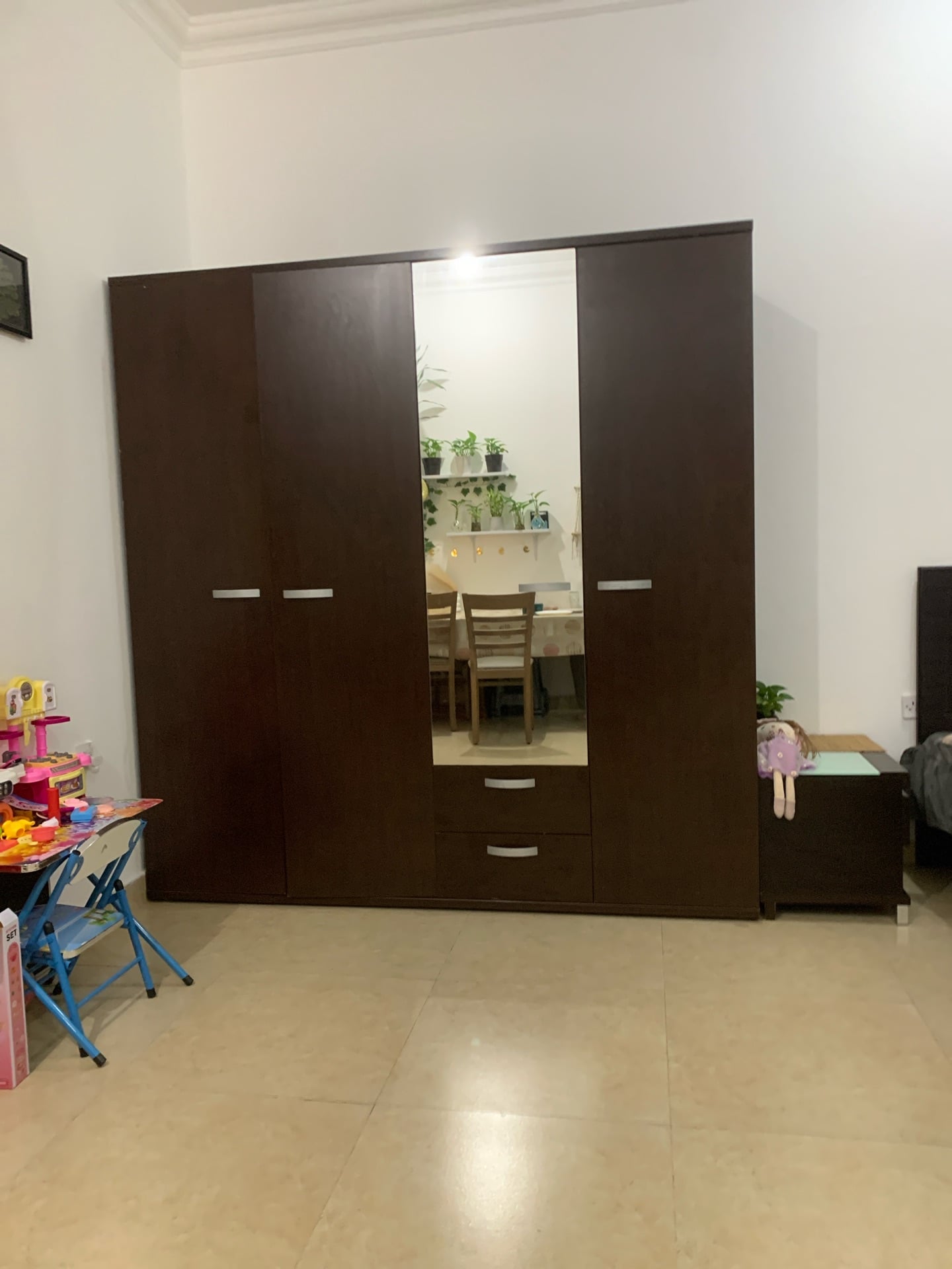 4 Door Wardrobe Qr 500 - Image 4
