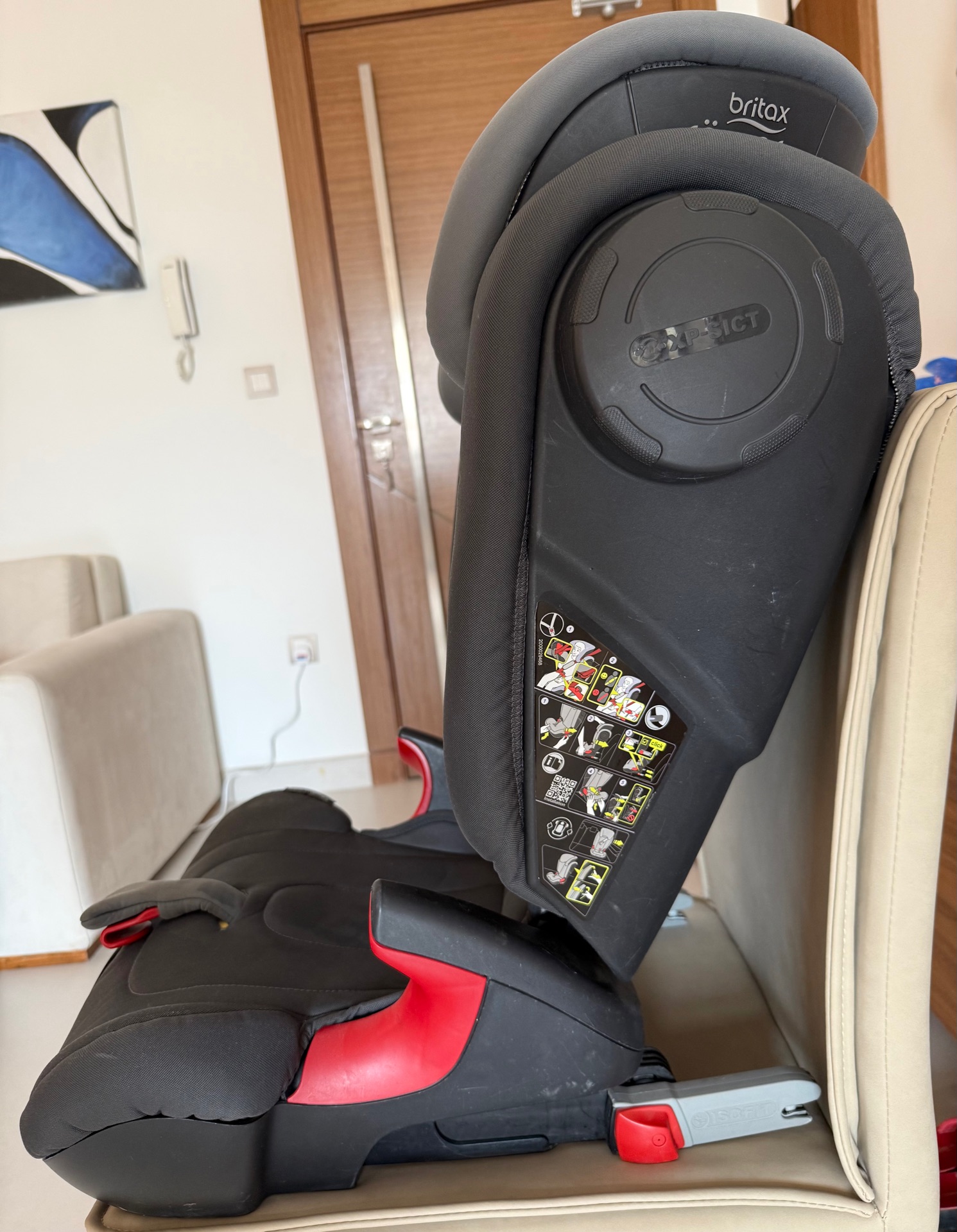 Britax romer car seat with seat protector  - Image 2