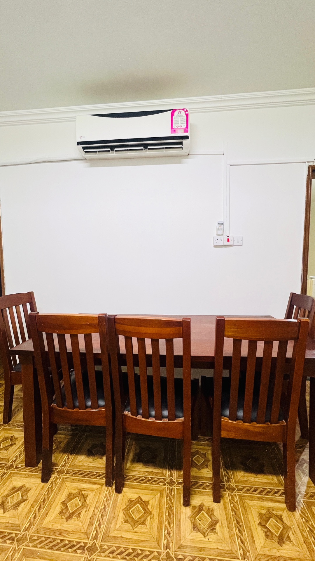 Dining table with 5 chairs - Image 2