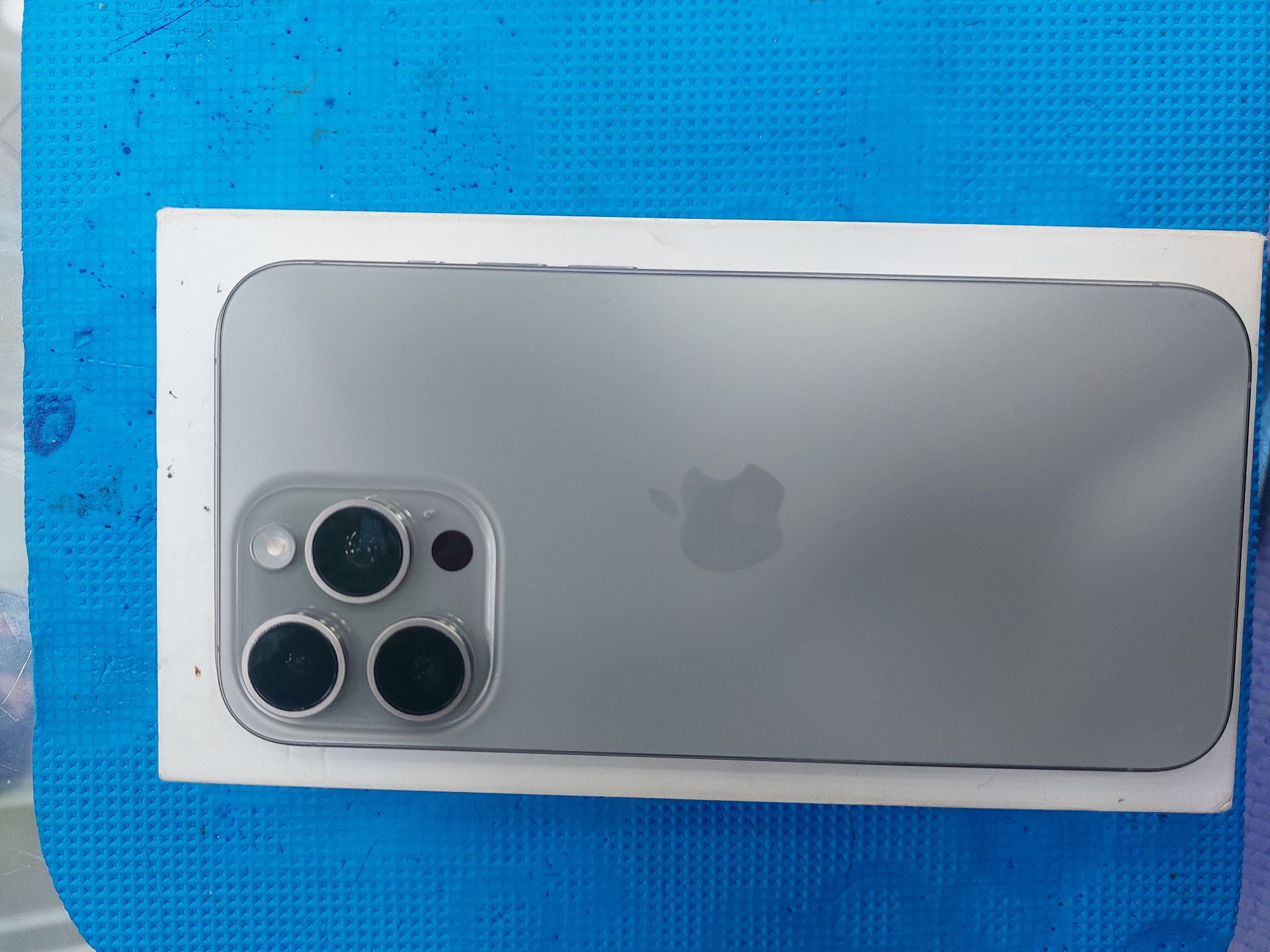 15 pro max, 512Gb,natural titanium  - Image 10