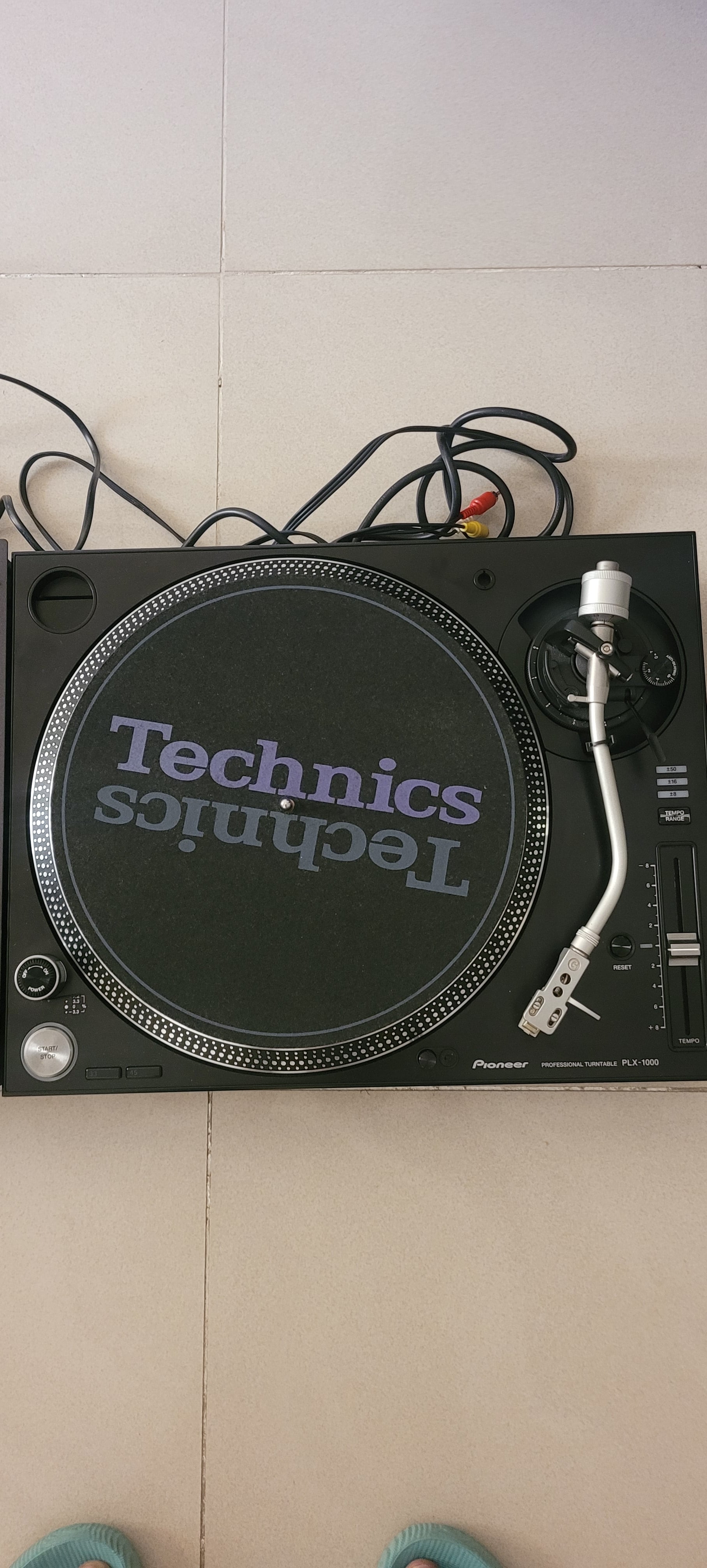2 x Pioneer Professional Turntables ..1 X DJM600 Pioneer Mixer  - Image 4