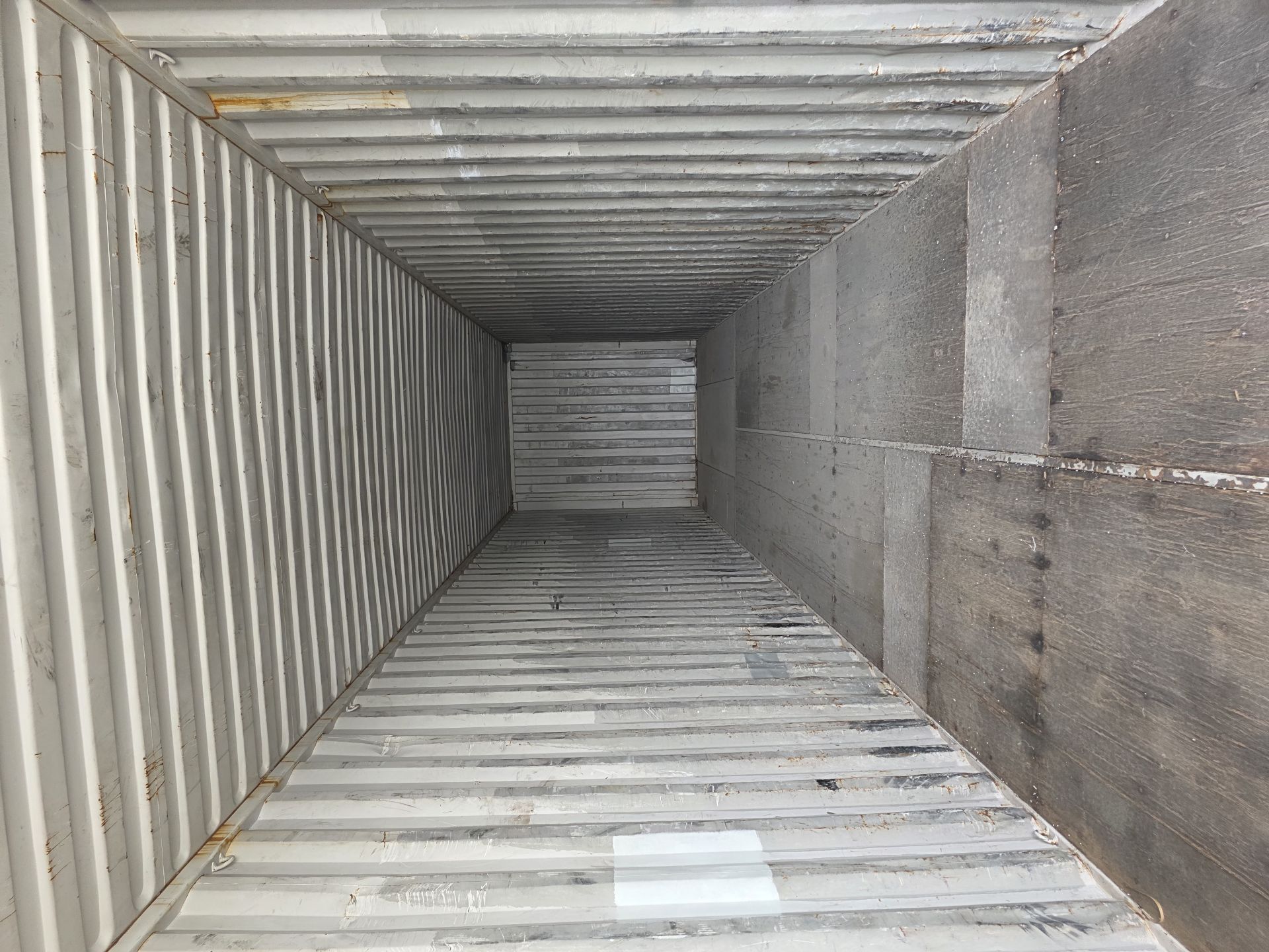 CONTAINERS  available  - Image 5