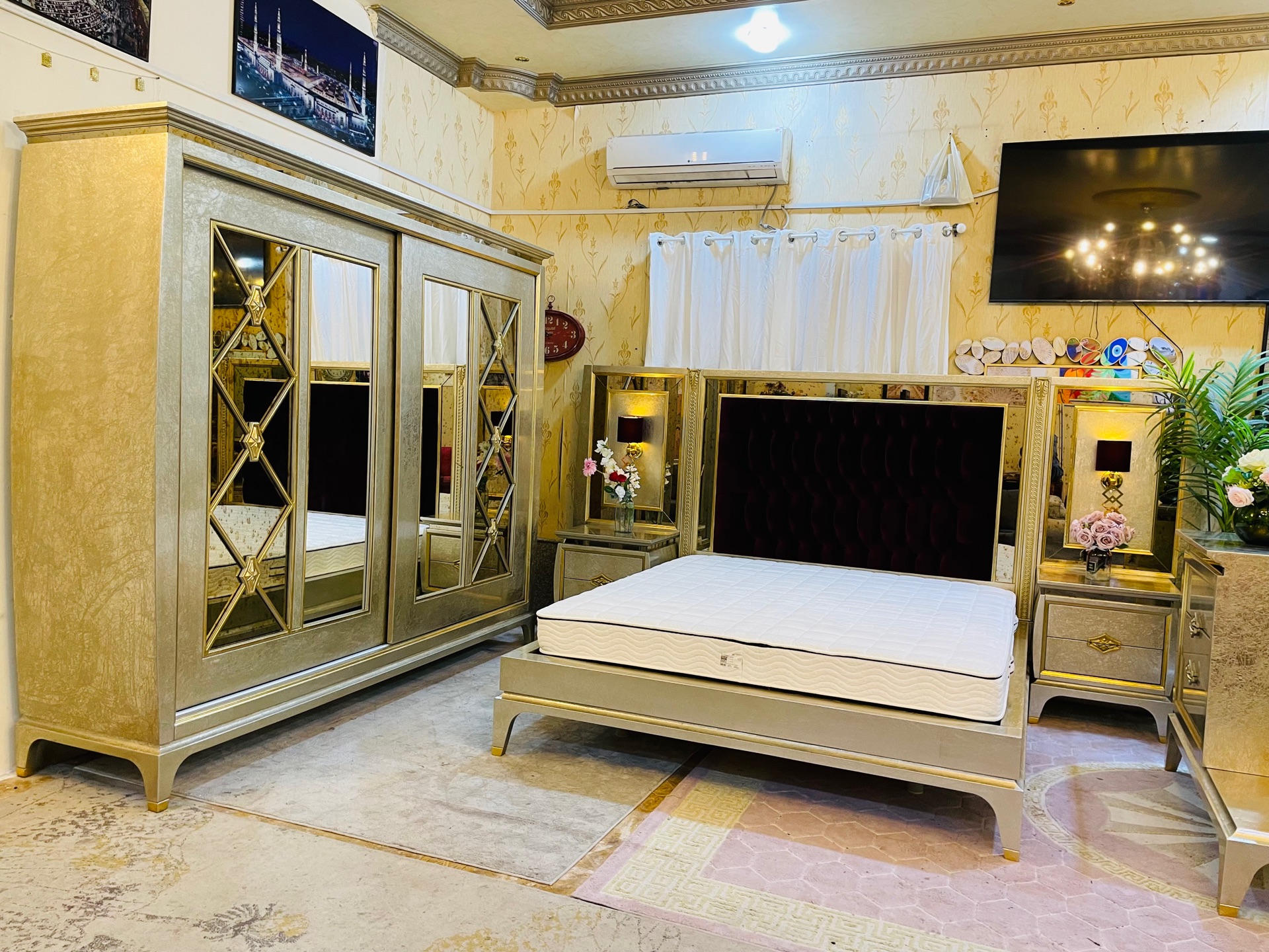 Excellent condition bedroom set for sale - Image 1