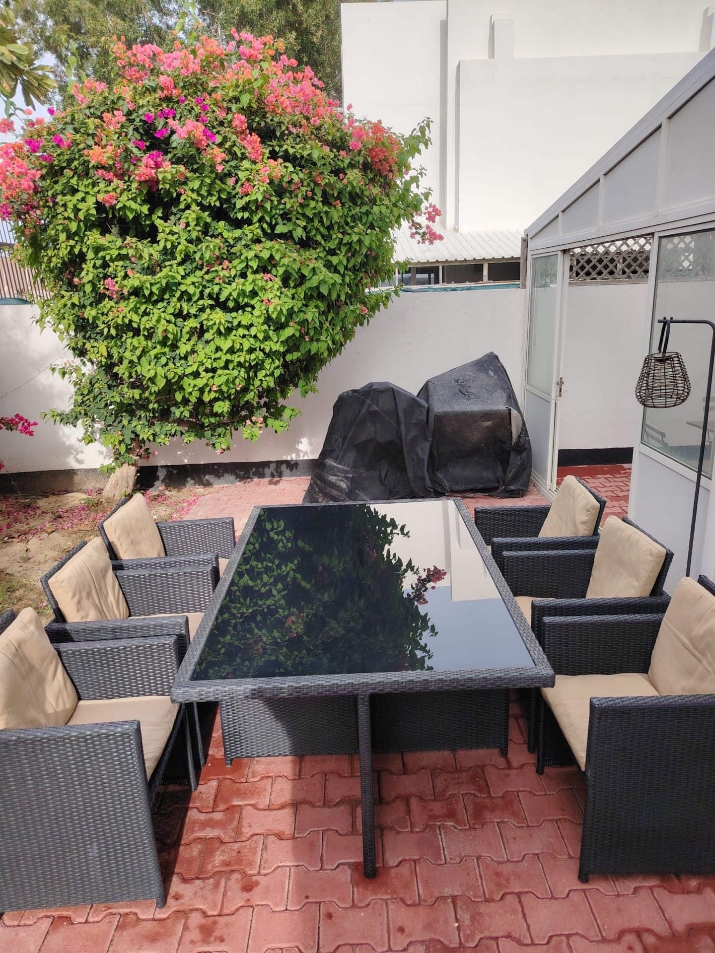 Garden table with 6 chairs - Image 1