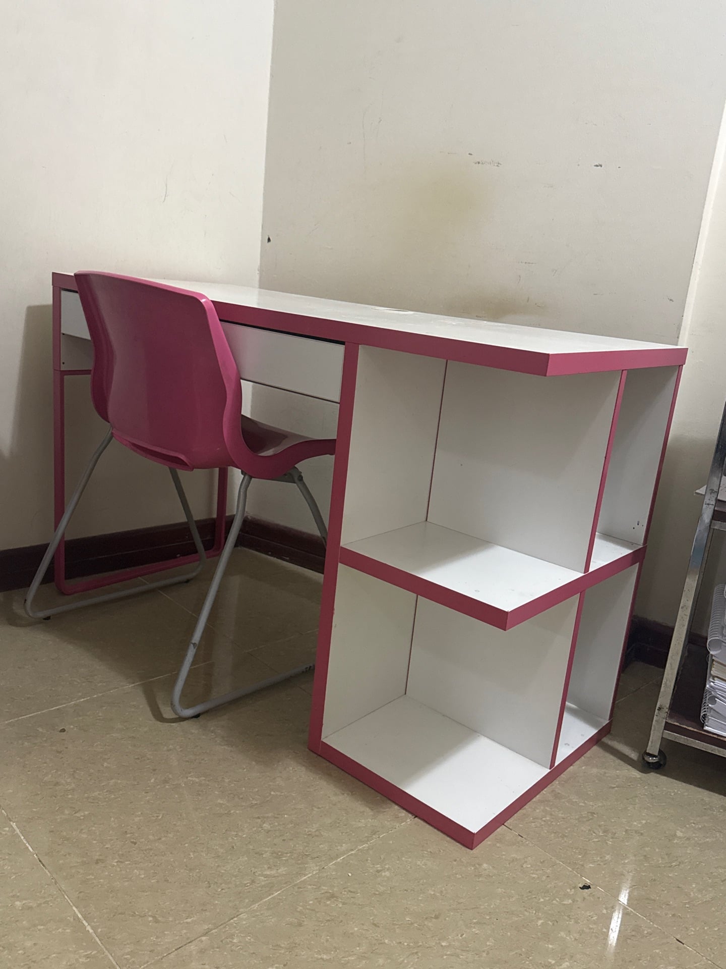 Desk with chair for sale - Image 1