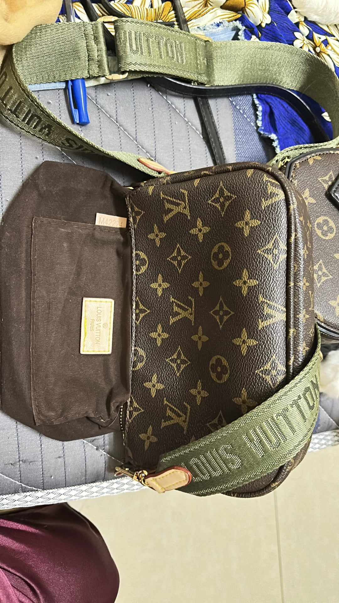 Brand new bags for sale . Not used ones . Both for 200 - Image 8