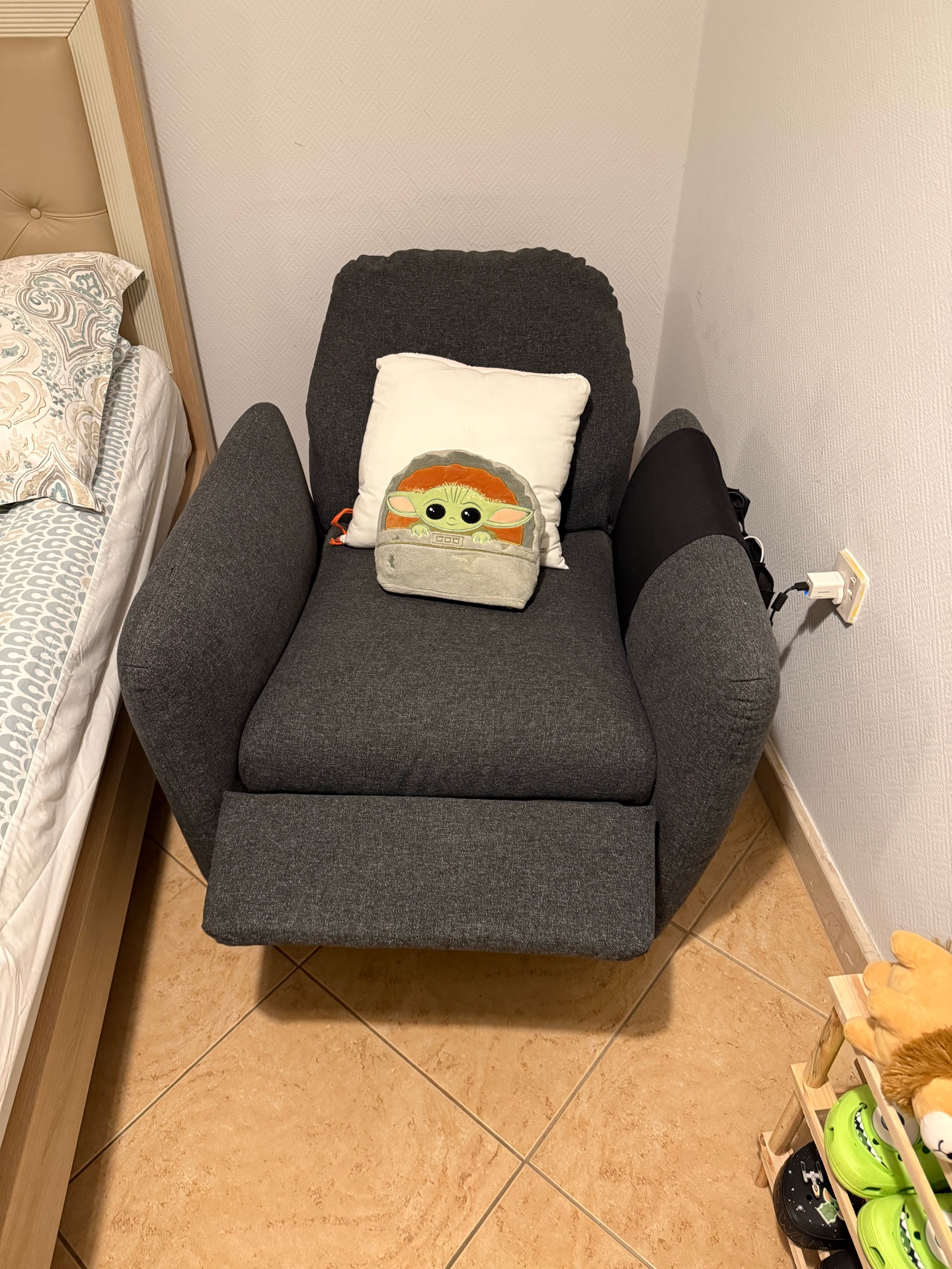 Mini office and lazyboy - Image 1