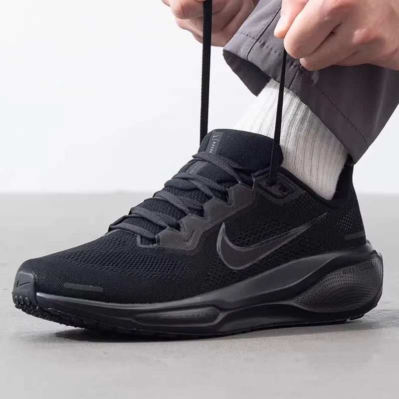 Nike Running shoe - Image 2
