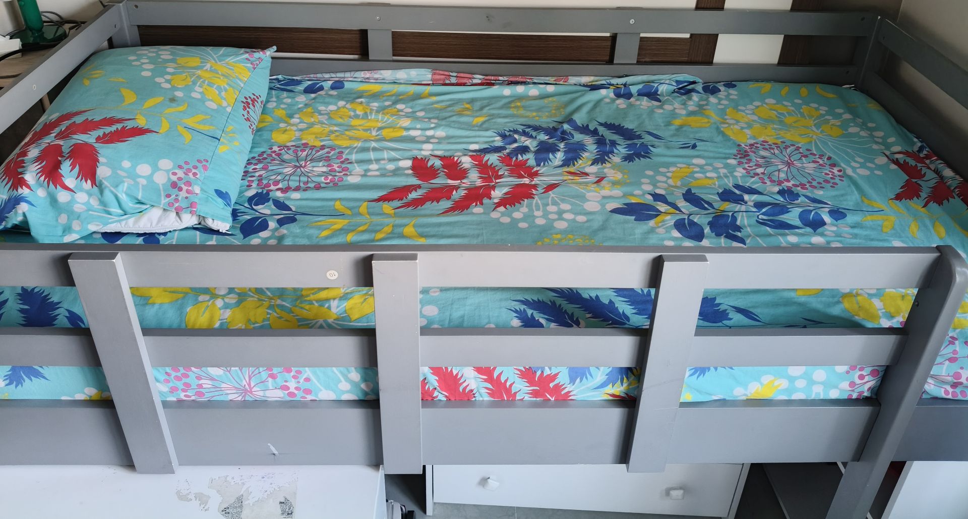Kids bunk bed with sturdy table and bookshelf  - Image 2