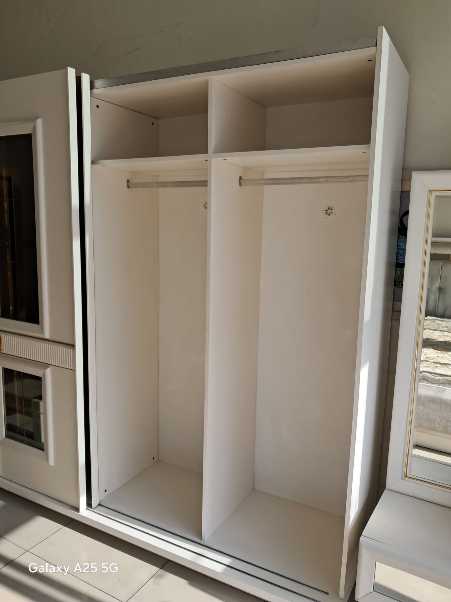 Full bedroom aet - Image 6
