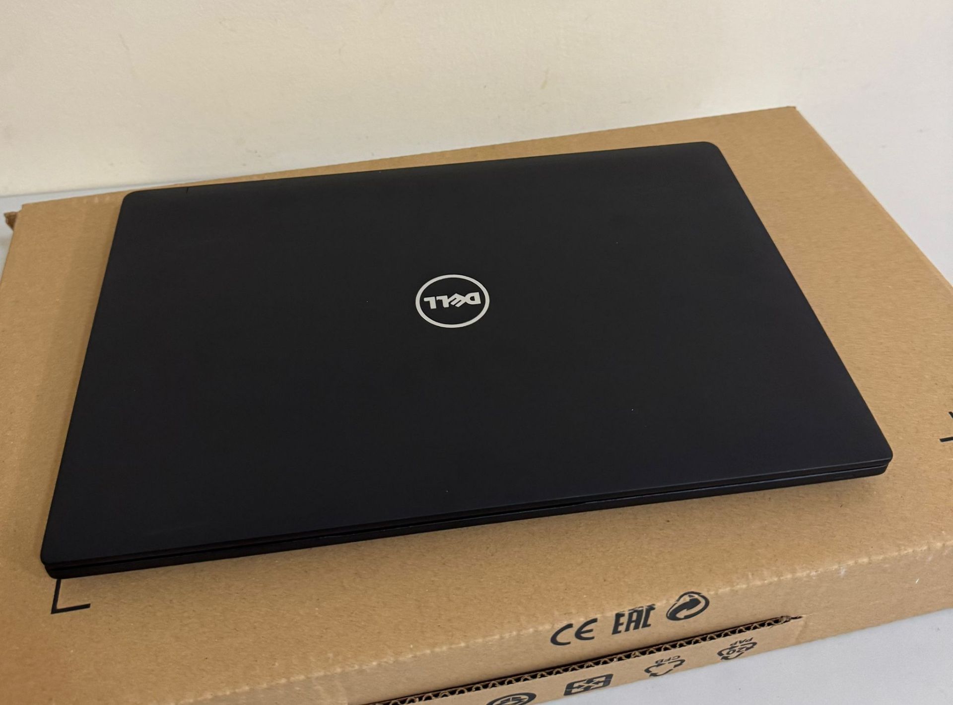 Dell / Lenove 
Ram 8 gb
SSD 256 gb
8 generation  - Image 3