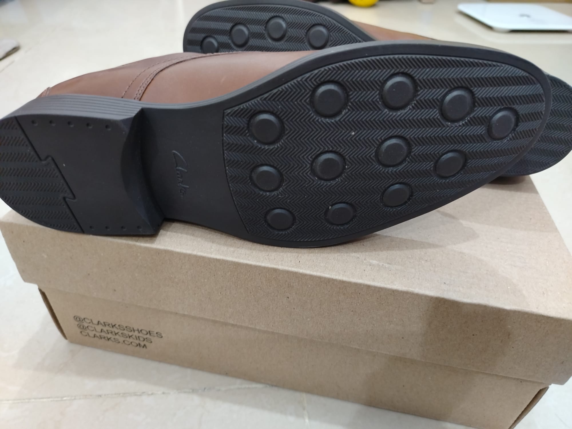 أحذية Clarks (الأصلية) جديدة - Image 8