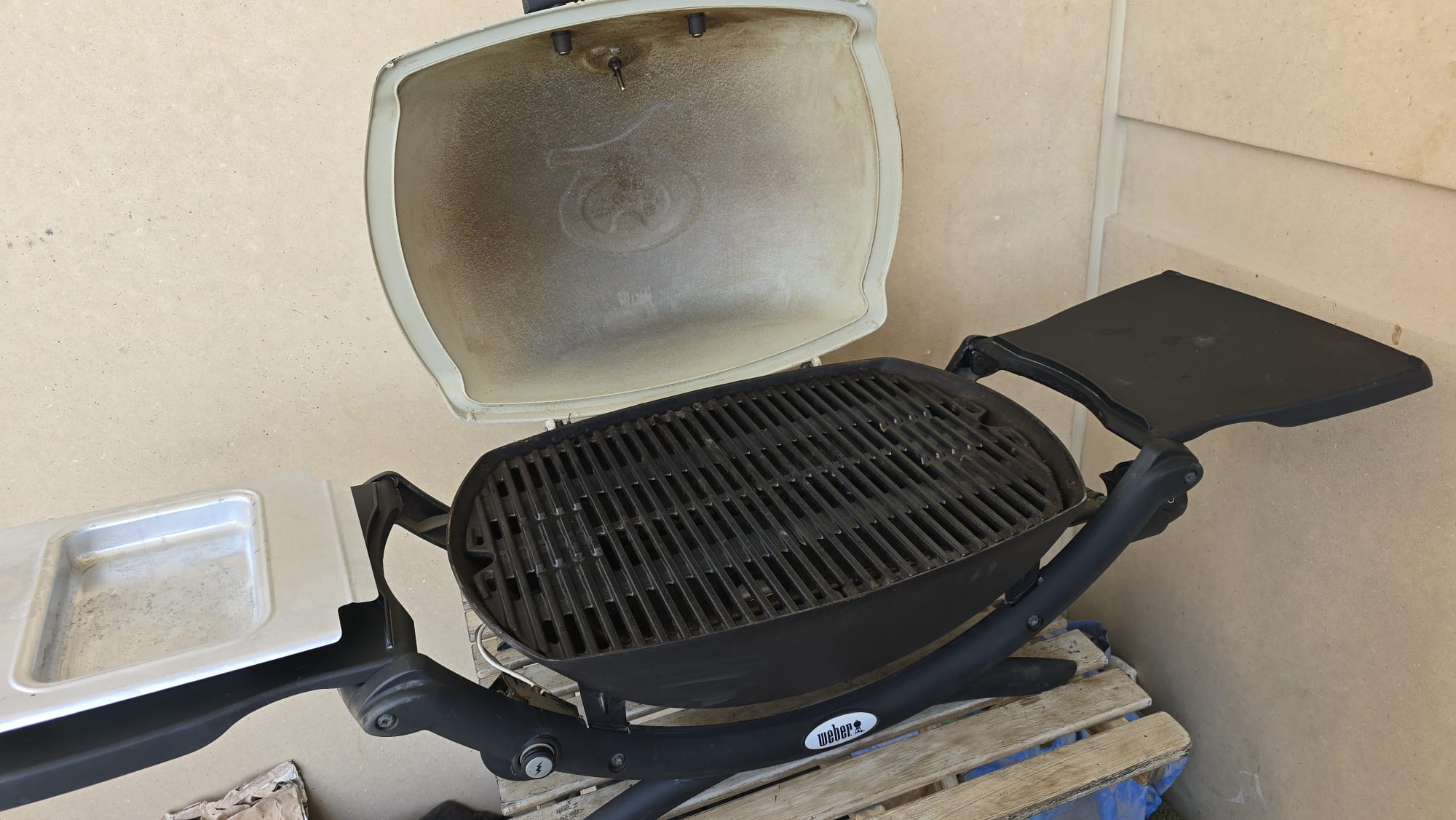 Weber Q2200 Gas BBQ Grill - Image 2