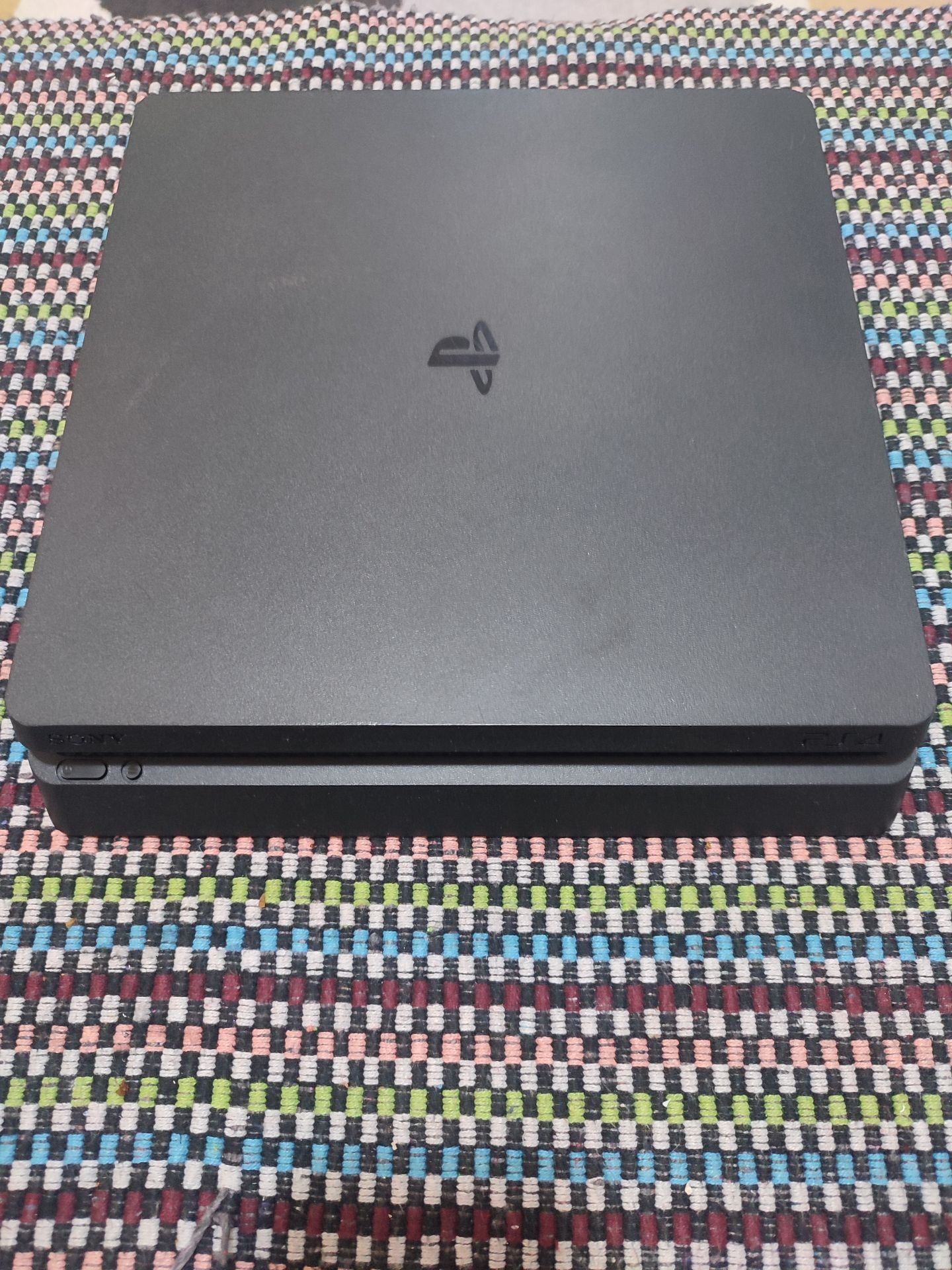 Playstation Slim - 1 TB and 2 controllers (Internally cleaned) no dust - Image 2