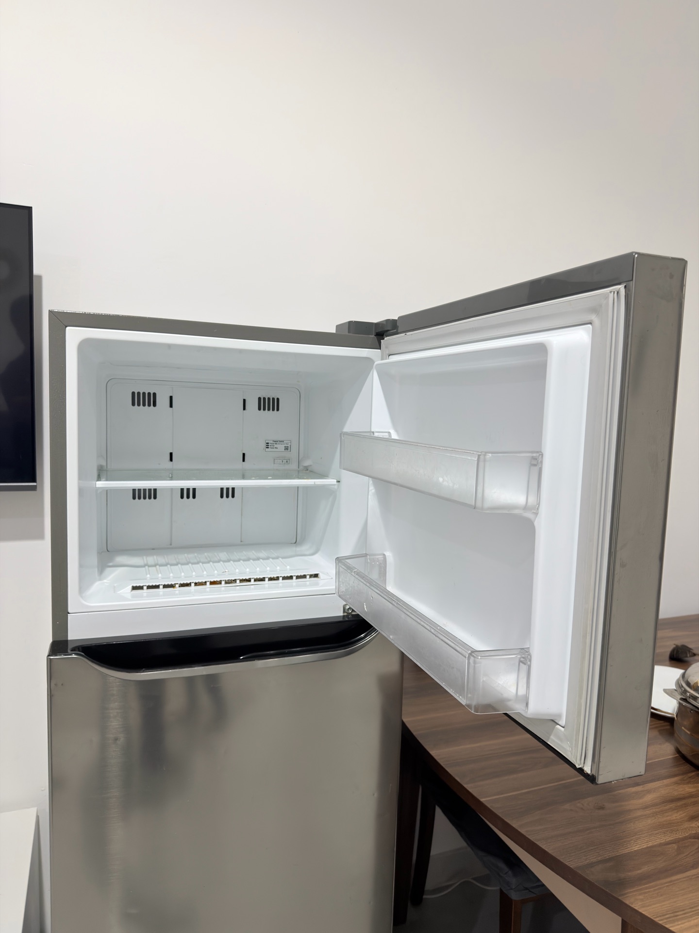 LG Refrigerator, Excellent Condition  - Image 4