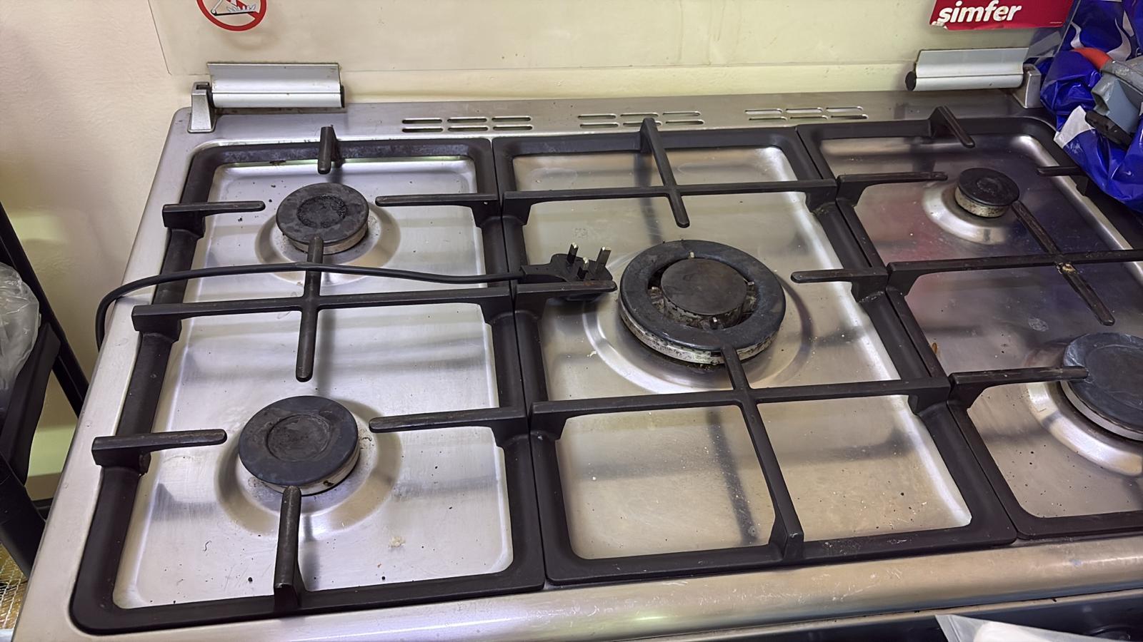 5 BURNER COOKING RANGE WITH GRILL - Image 1