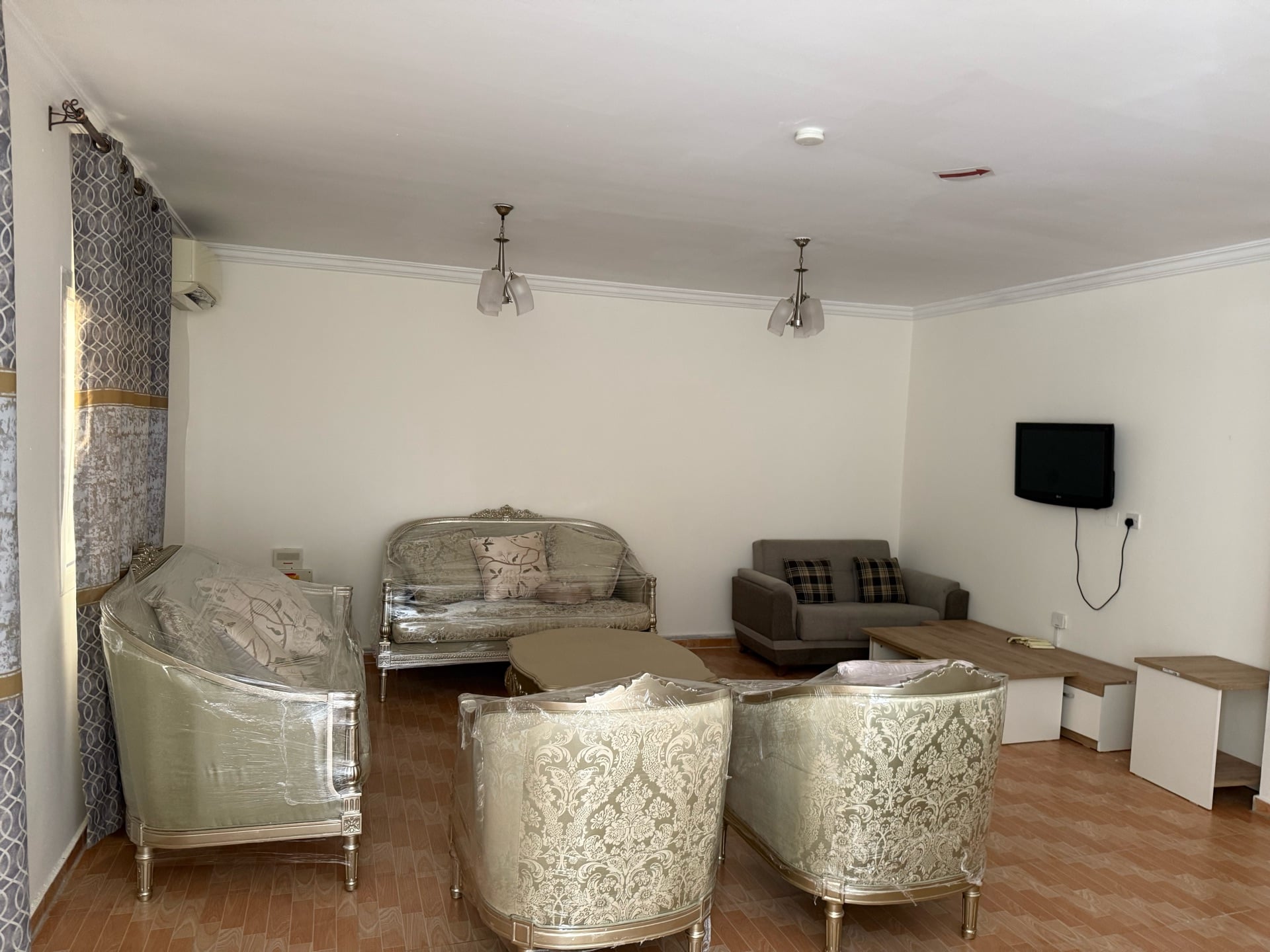 Homecenter Sofa for sale - 7 seater . rarely used  - Image 4