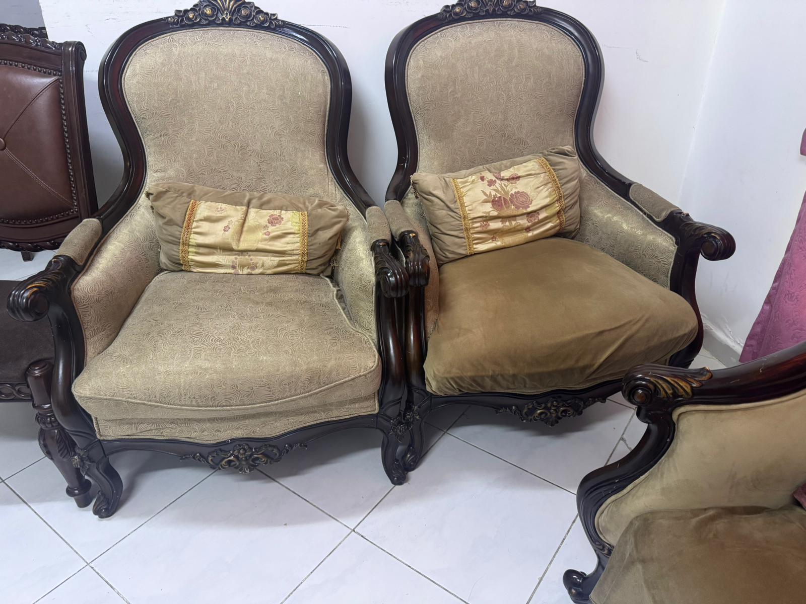 Very good condition 7 seater  Royal solid Wood  Sofa  for sale  - Image 9
