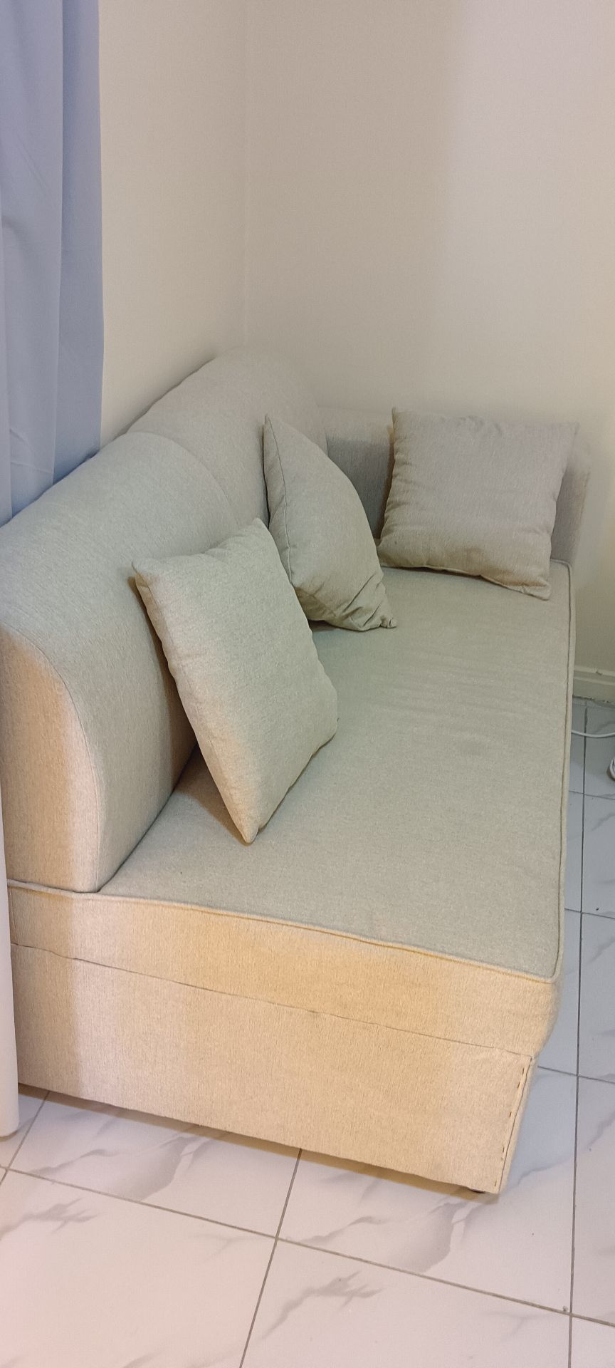 New sofa 1.5 months used - Image 3