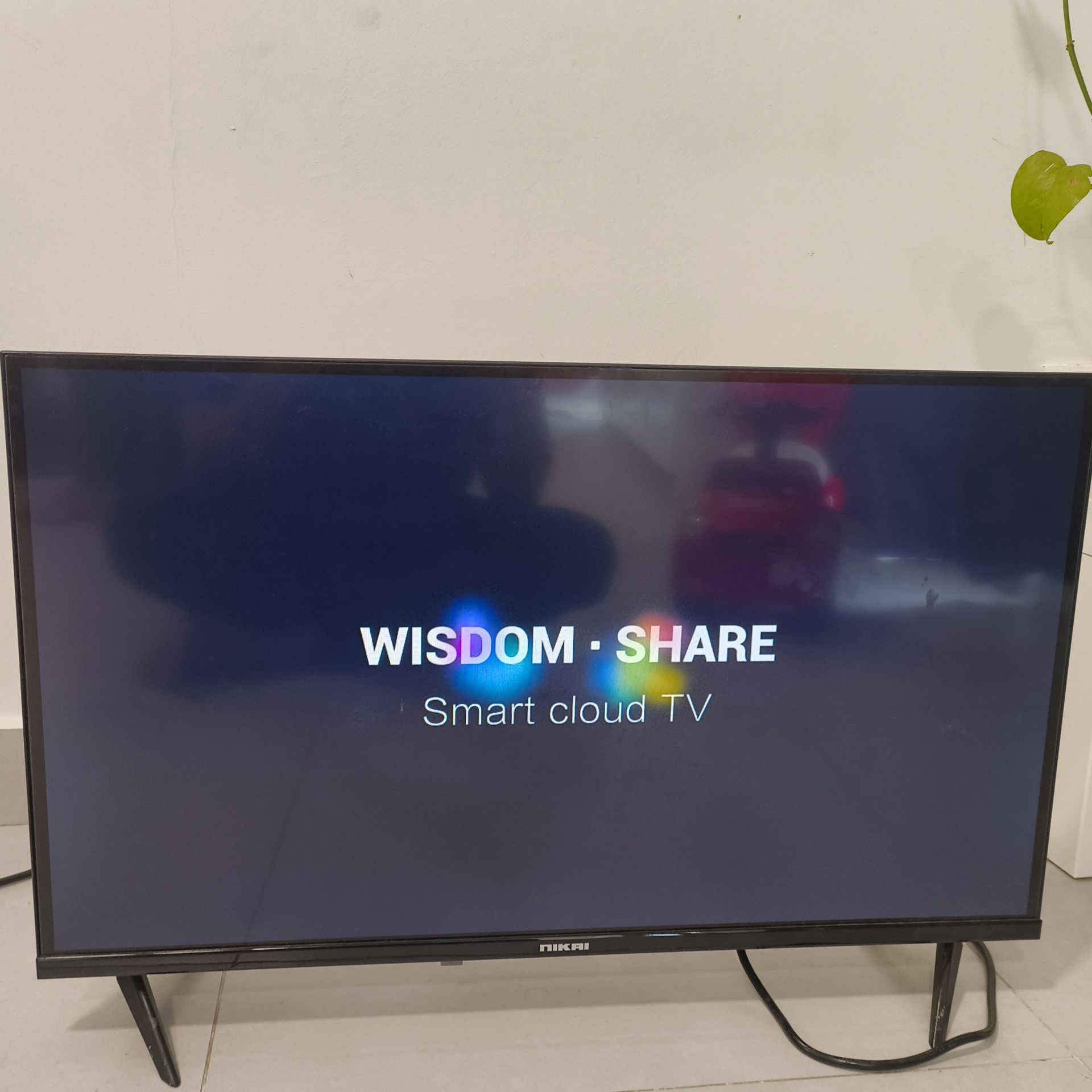 Nikai 32 inch smart TV - Image 2