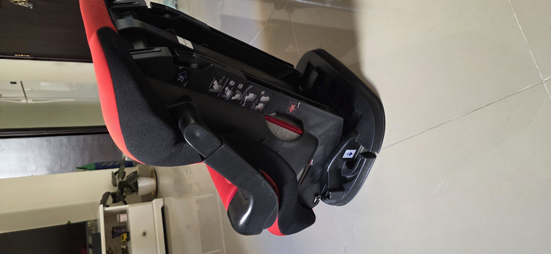 Rarely used car seat - Image 3