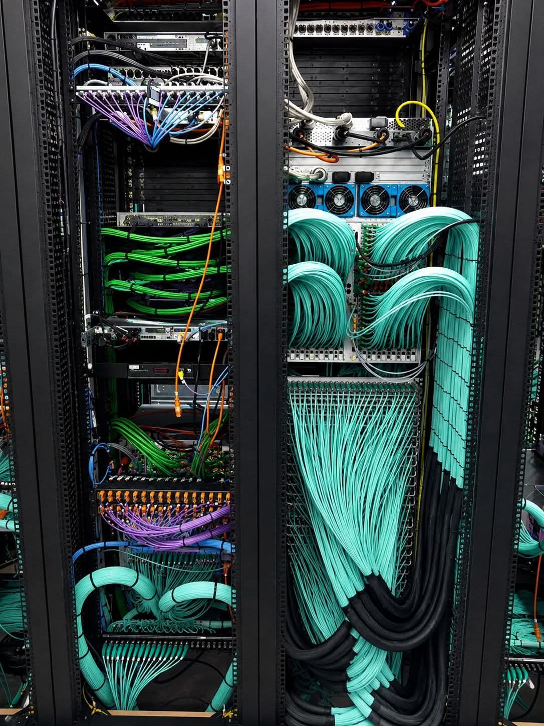 Internet and Satellite Technician for Wi-Fi Boosting - Image 7