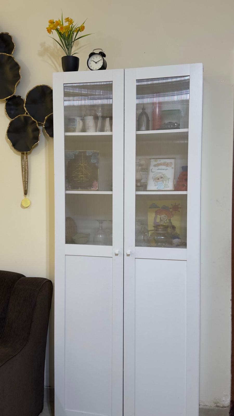 Only 3,500 Well Maintained Furniture only few month Back Newly Purchased  - Image 3