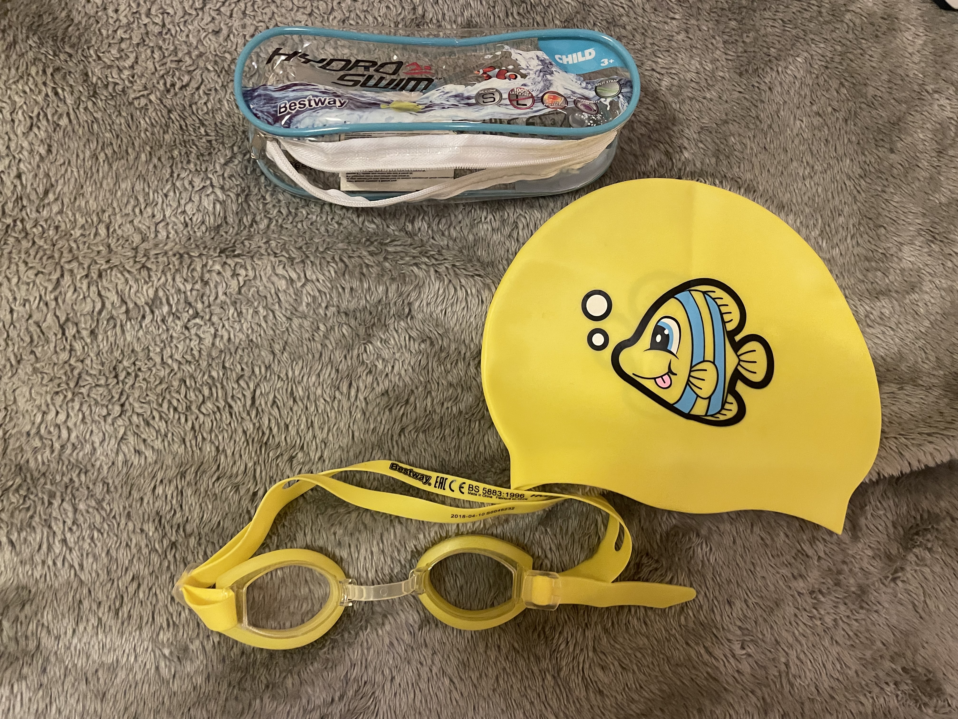 Swimsuit and accessories 3-7 years old - Image 9