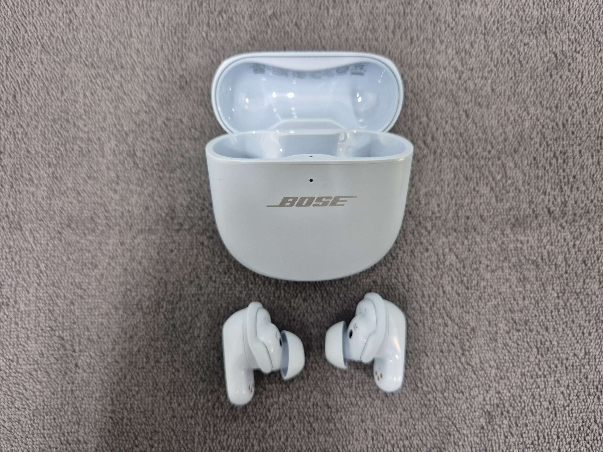 Bose Quietcomfort Ultra Earbuds  - Image 3