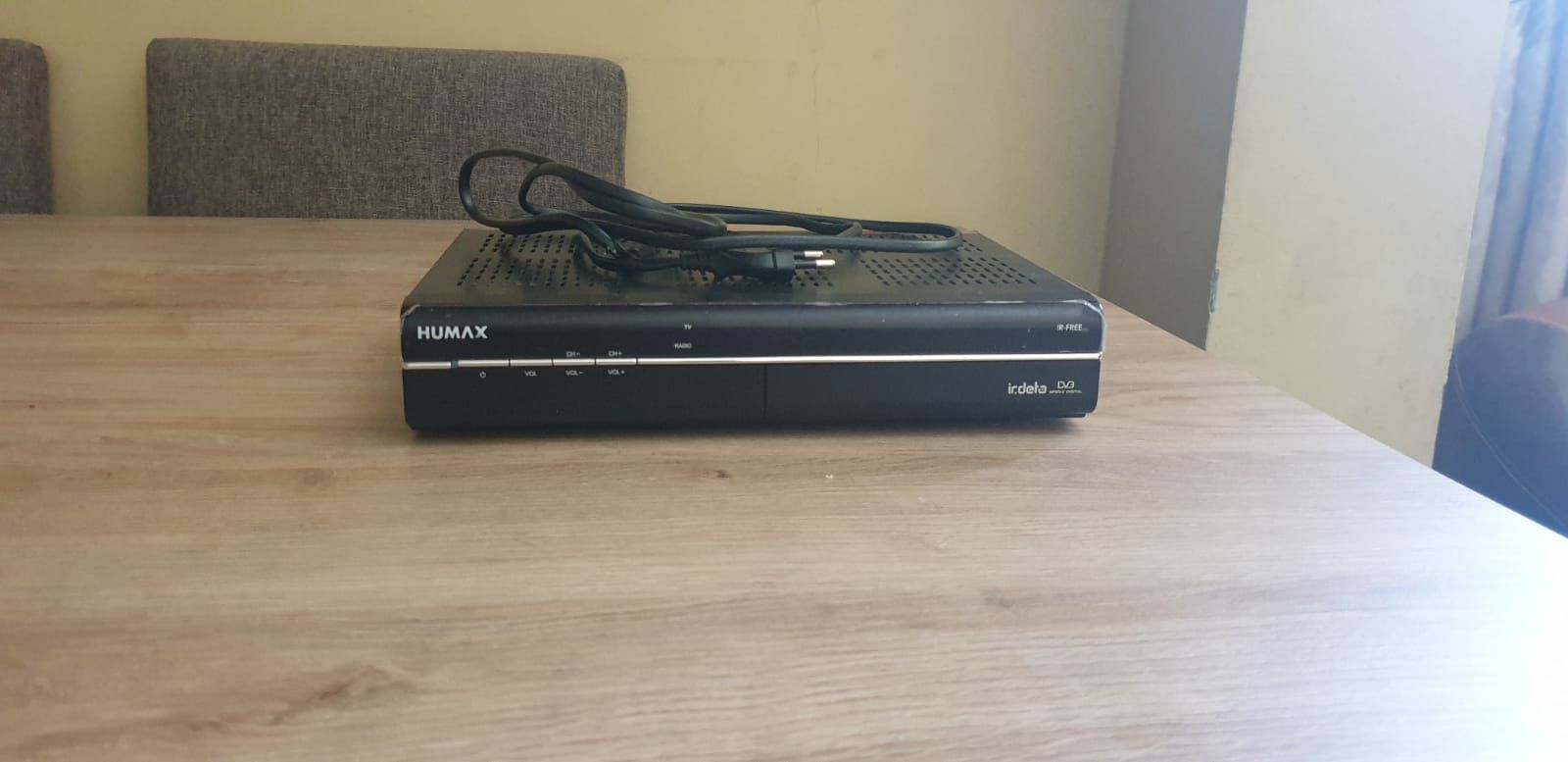 Humax receiver with accessories - Image 2