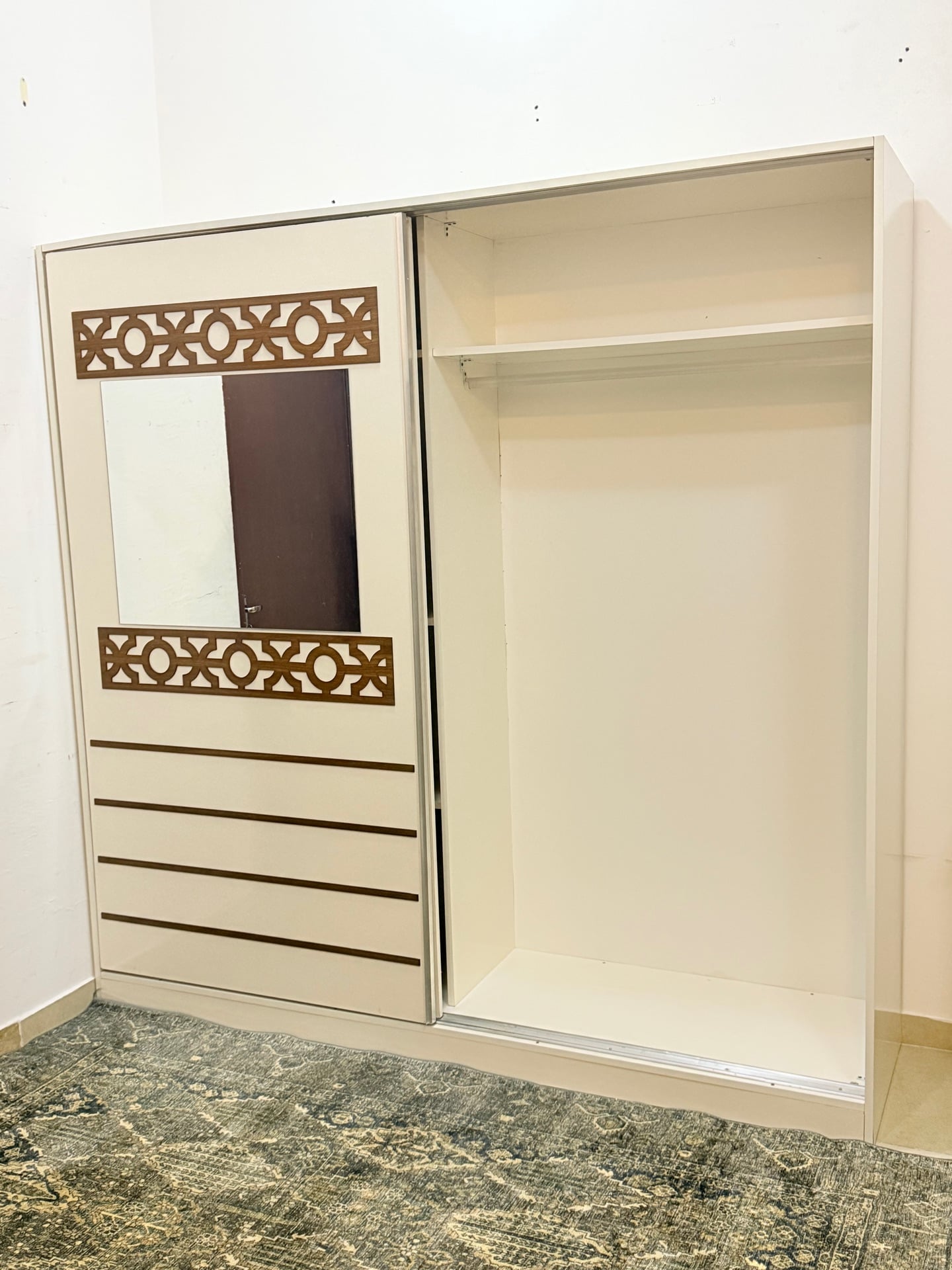 Urgent Sale sliding door wardrobe price Negotiable  - Image 3