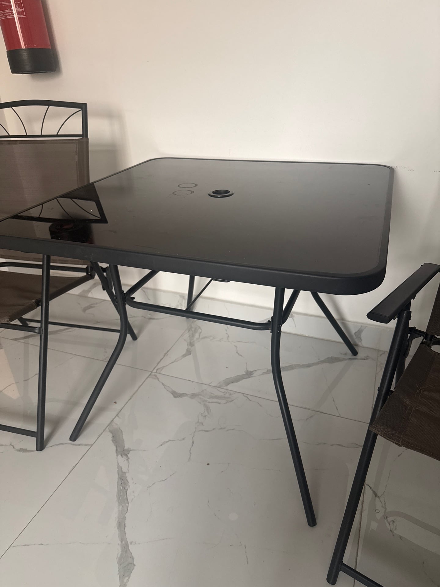 Table 4 chairs  - Image 3