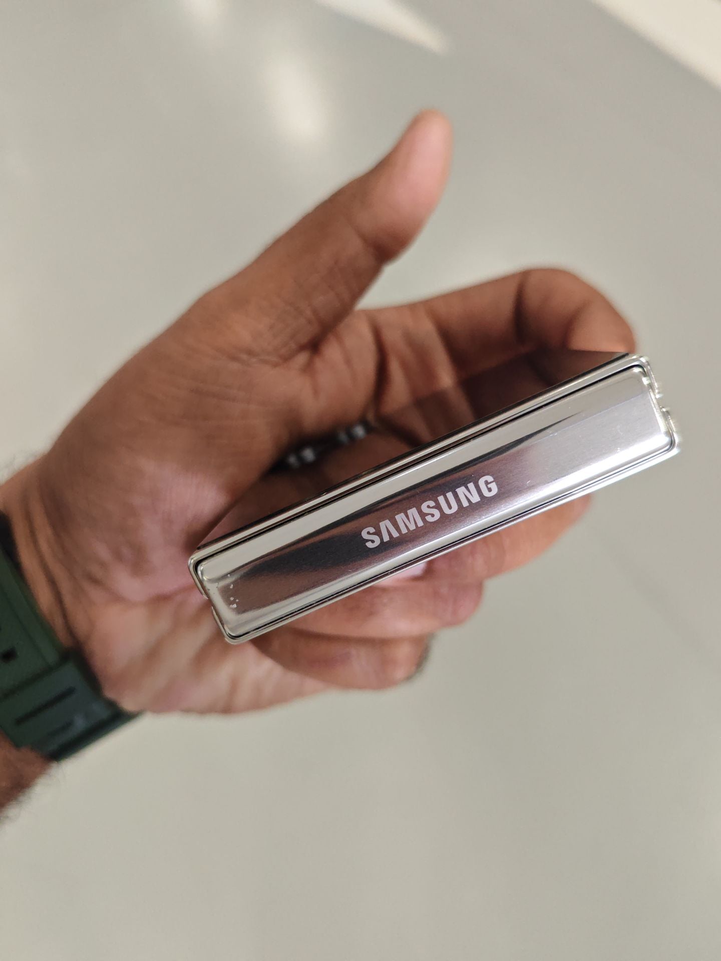 Samsung Flip 5, 8 GB ram, 256 GB  - Image 3