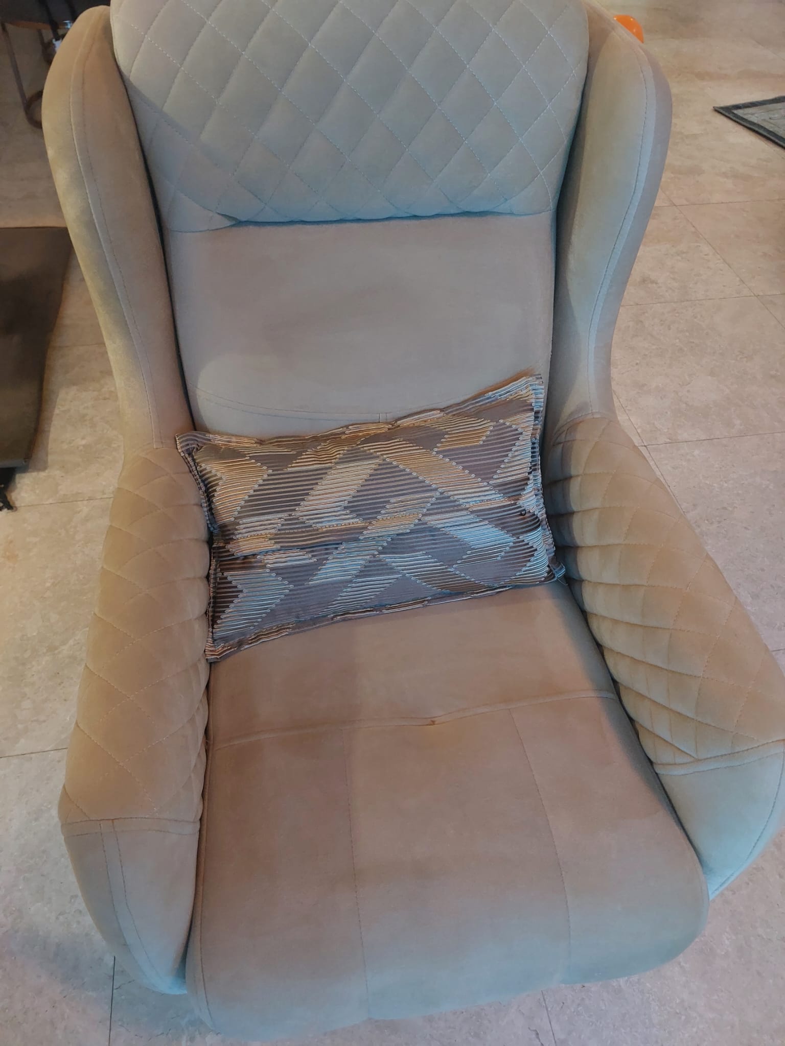 Premium Full Sofa Set + Table, Lamp & Cushions – Excellent Condition - Image 6
