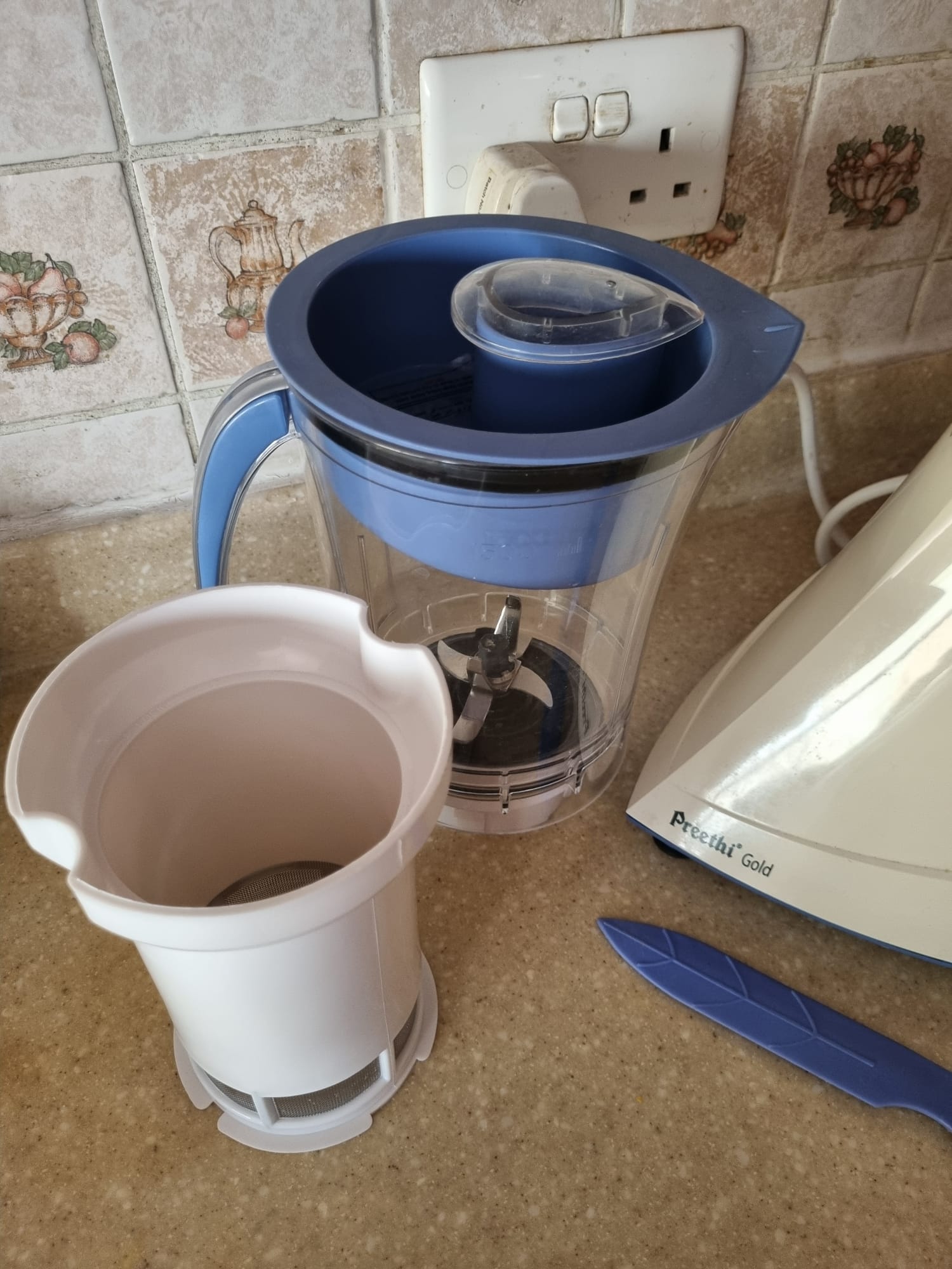 Preethi Gold Mixer Grinder 3 Jars with Juicer– Very Good Condition - Image 6