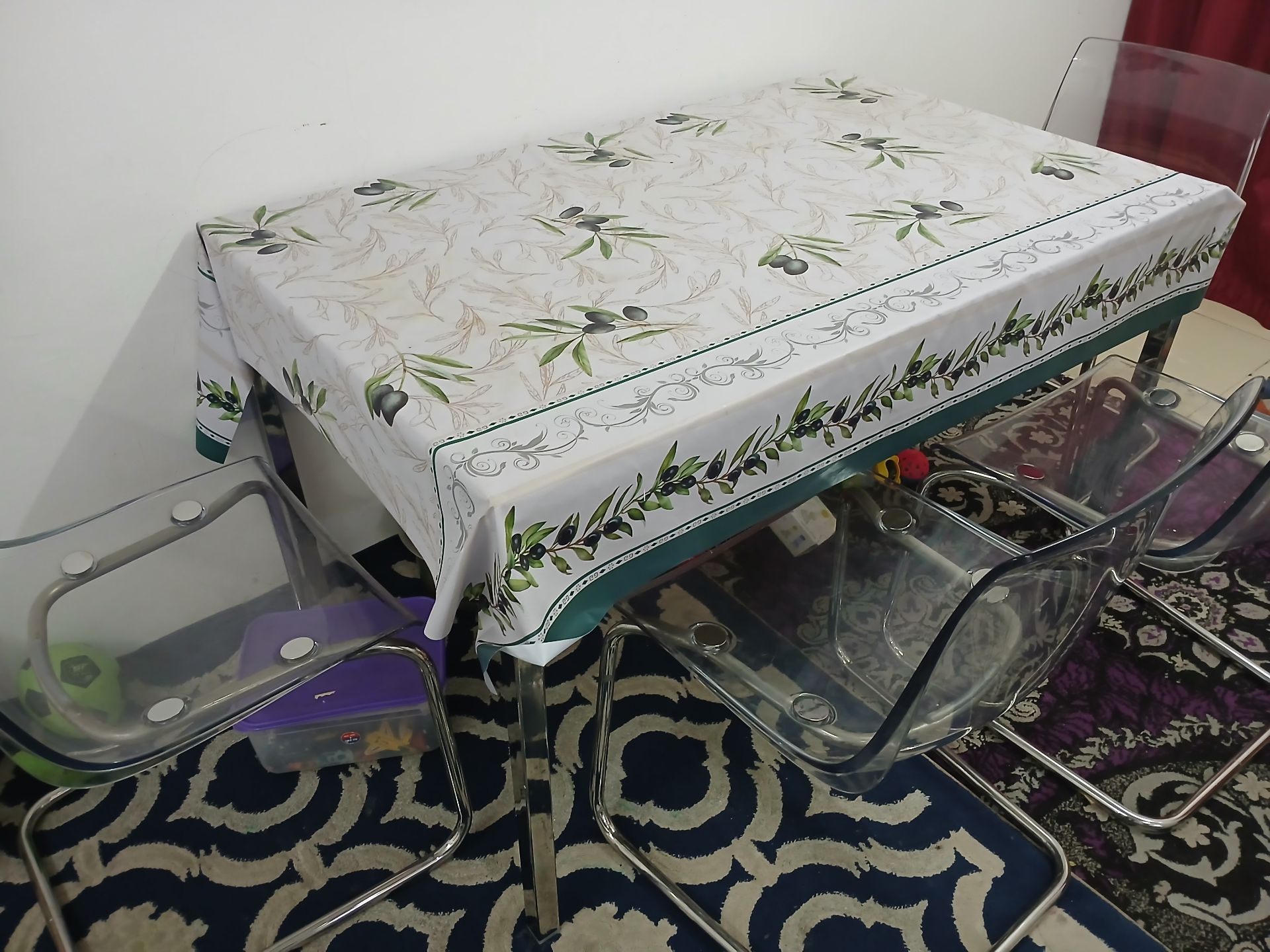 Dinning table and chairs for sale in good condition  - Image 9