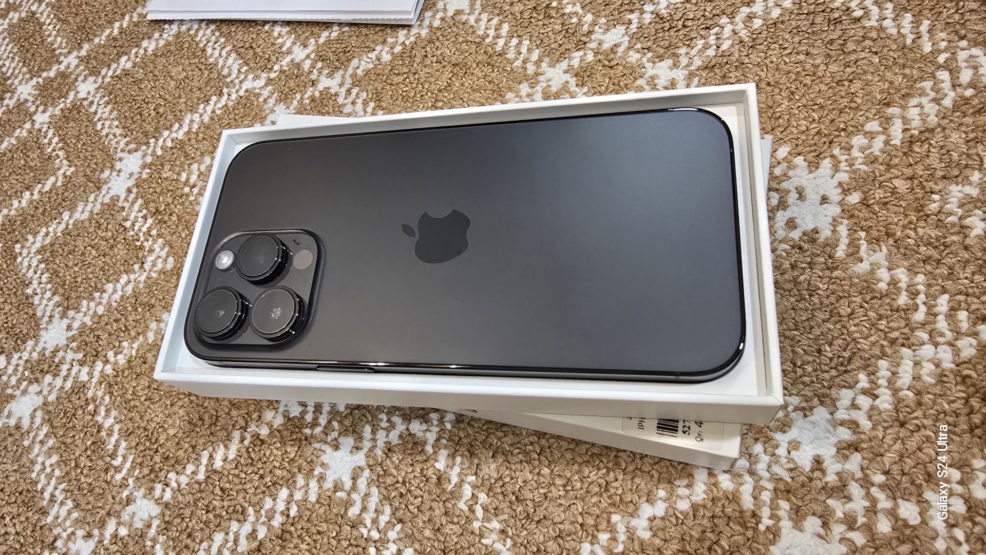 14 pro max like new - Image 1