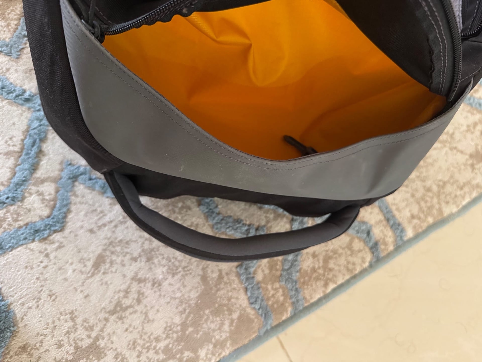 bag for sale In excellent condition - Image 9