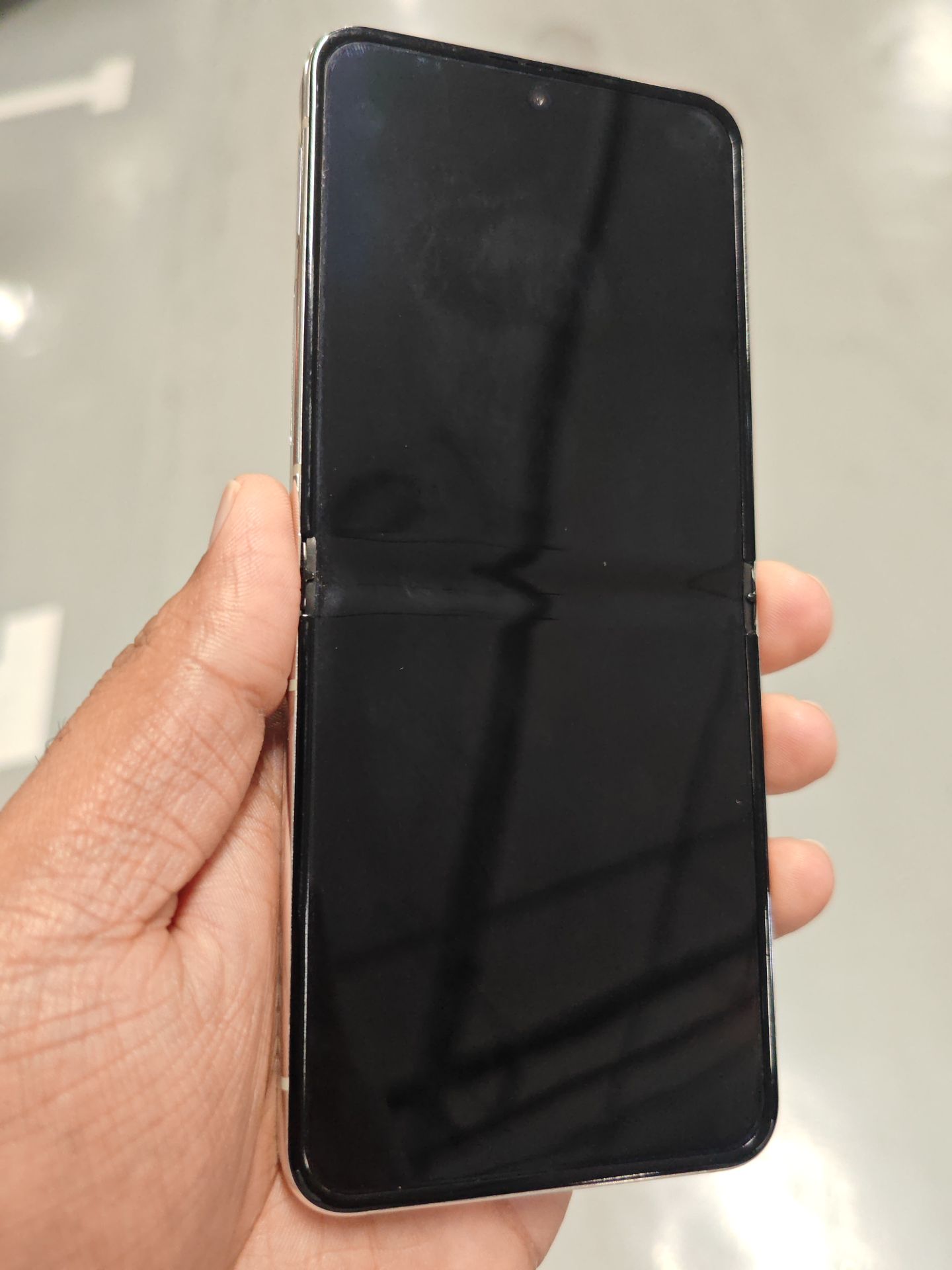 Samsung Flip 5, 8 GB ram, 256 GB  - Image 5