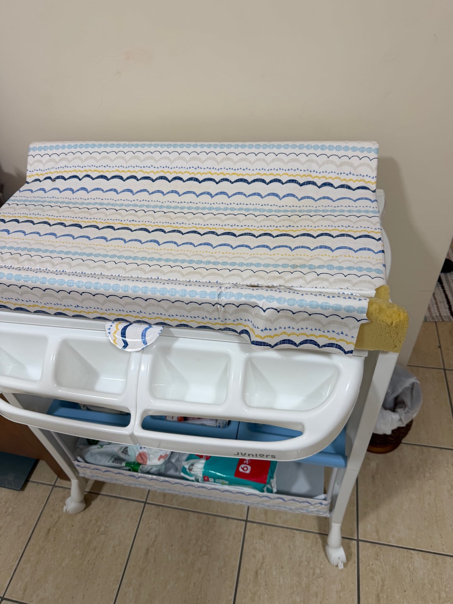 Diapers changing table - Image 4
