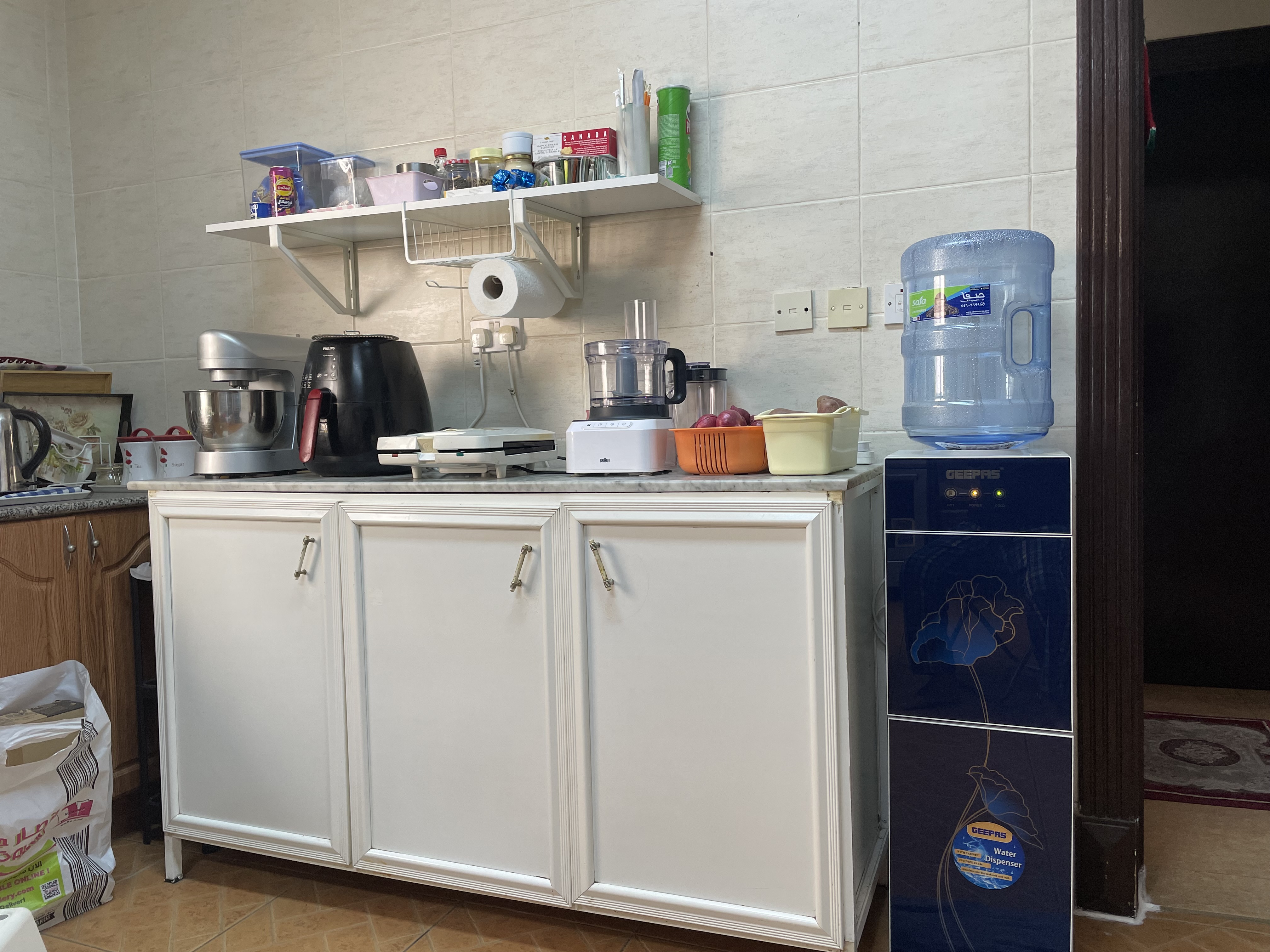 Kitchen cabinet for sale | Items | Qatar Living Classifieds | Qatar ...