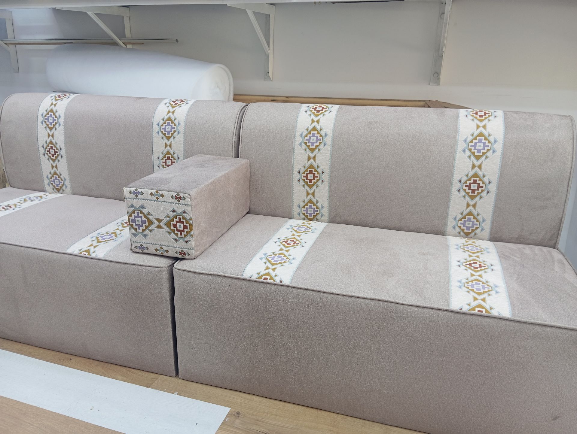 Majlis Sofa Set 10 metre only 2000 qar - Image 5