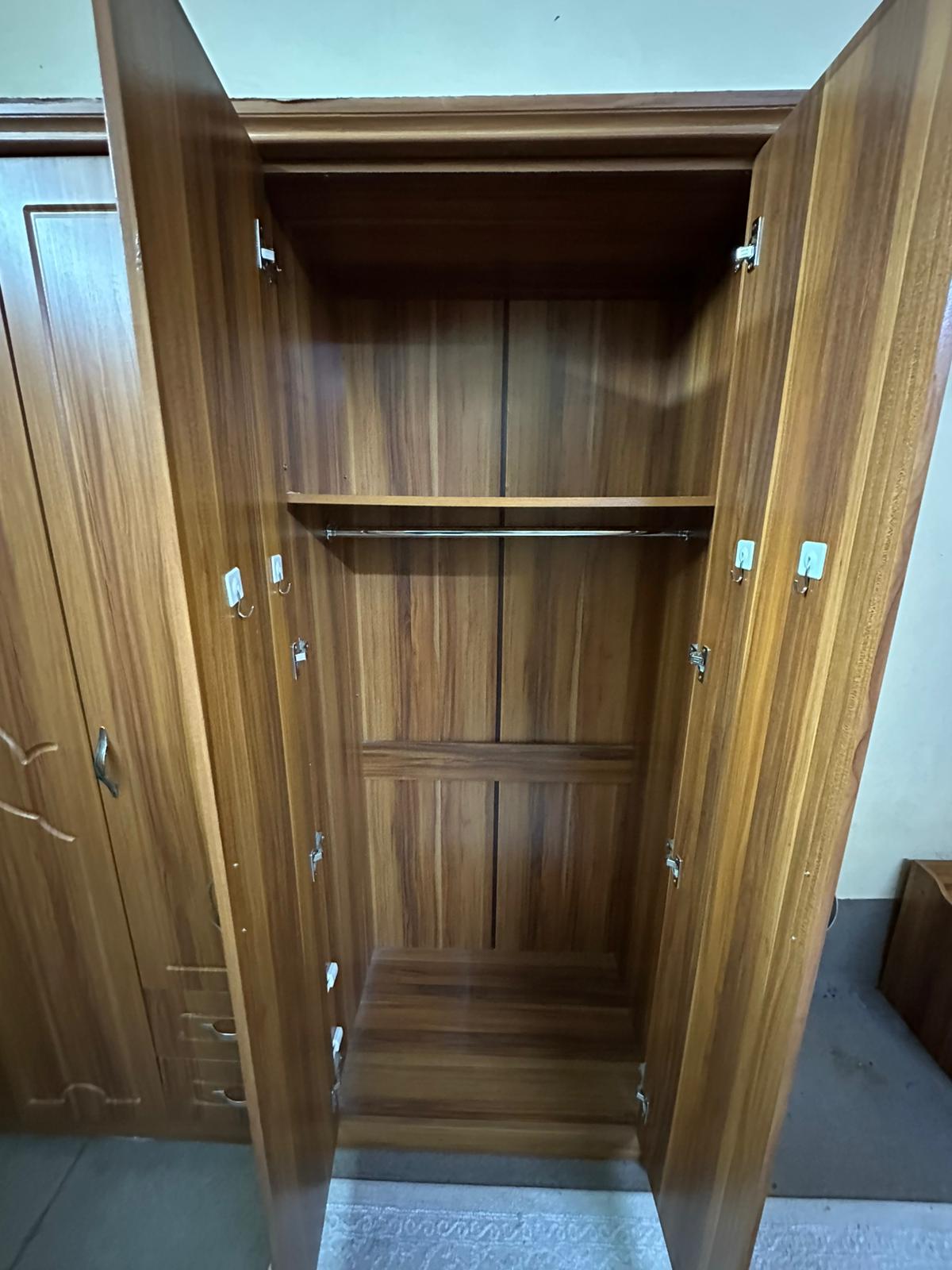 5-Door cupboard for sale  - Image 3
