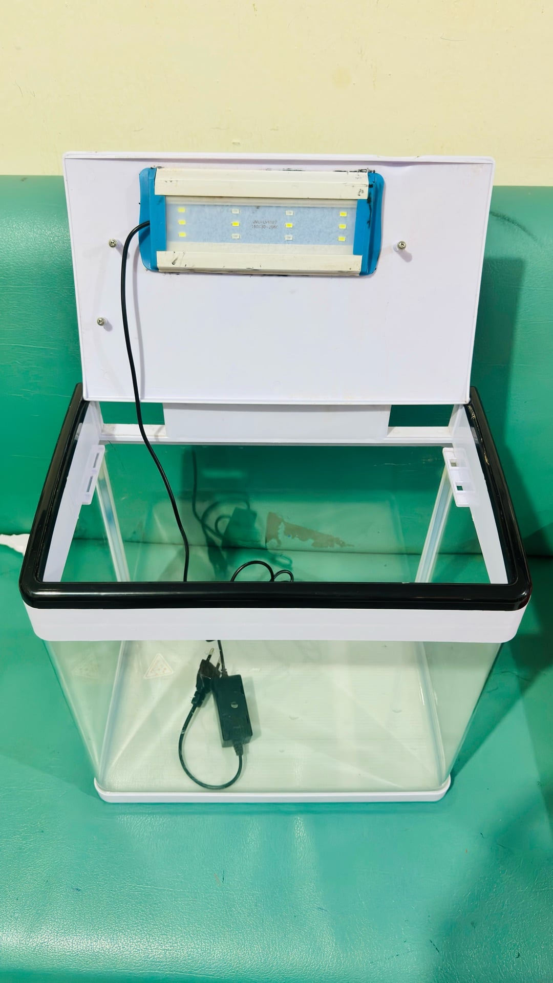 Aquarium Fish Tank with Blue white light for sale - Image 7