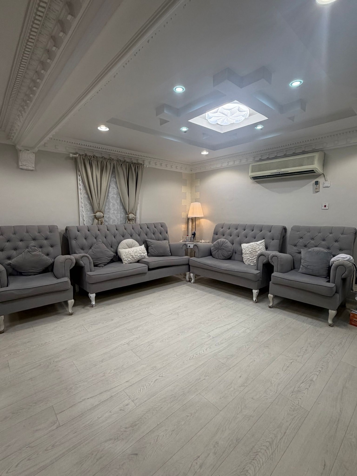 طقم أريكة مستخدم فقط لمدة 3 أشهر - Image 3