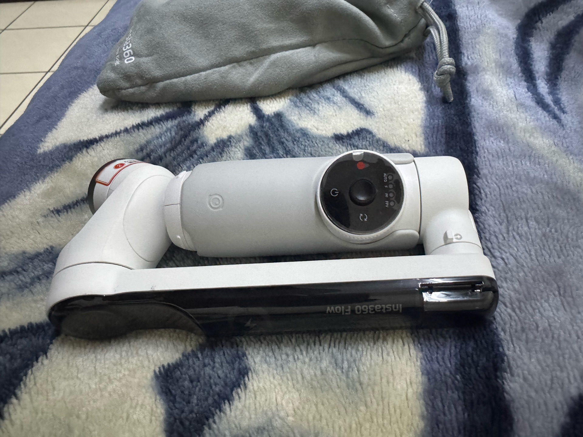 Insta 360 Flow AI-Powered smartphone stabilizer (Gimbal) - Image 10