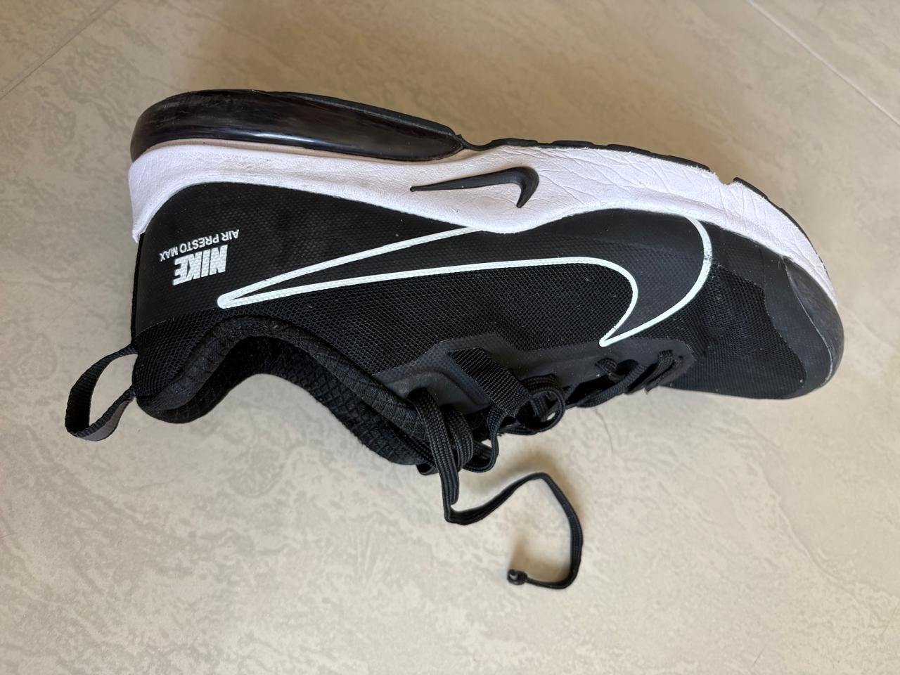 Sport shoes for sale  - Image 2